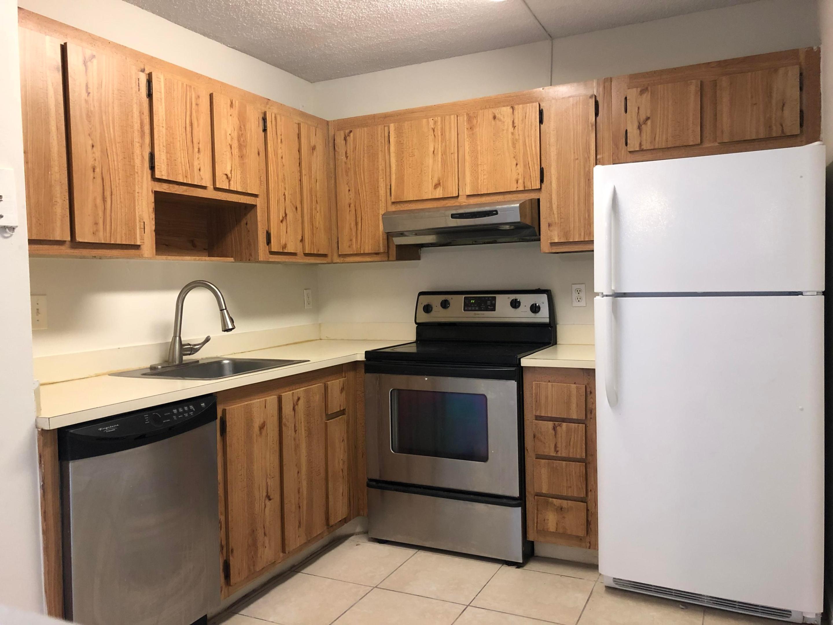 10714 Royal Palm Boulevard 4-2 Property Photo 6