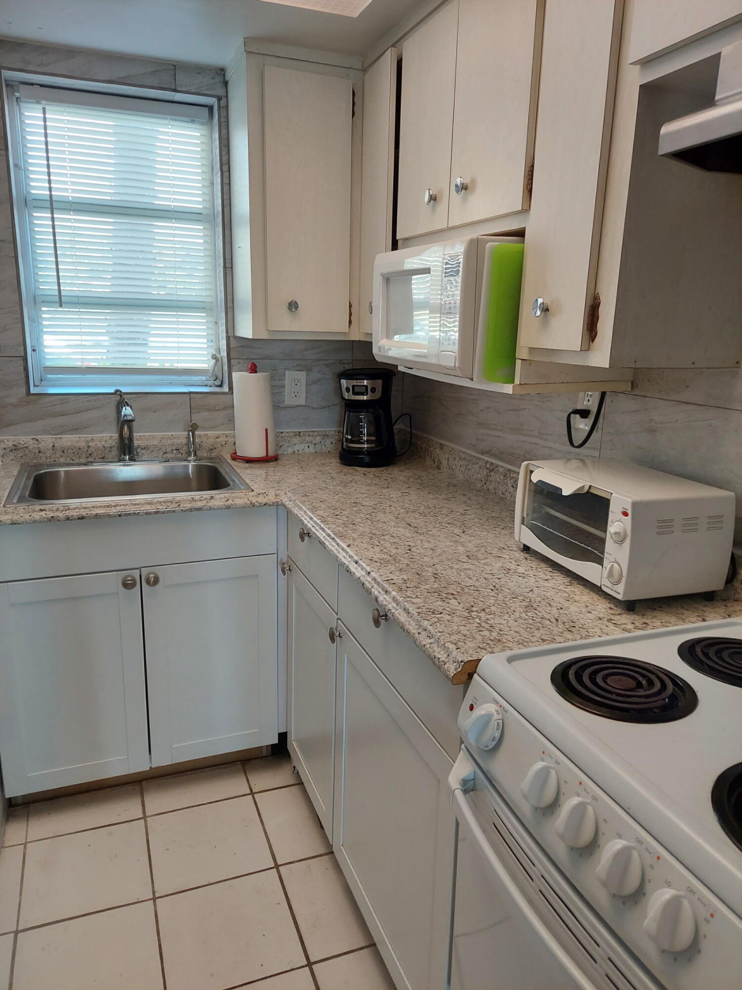 605 N Riverside Drive 12a Property Photo 7