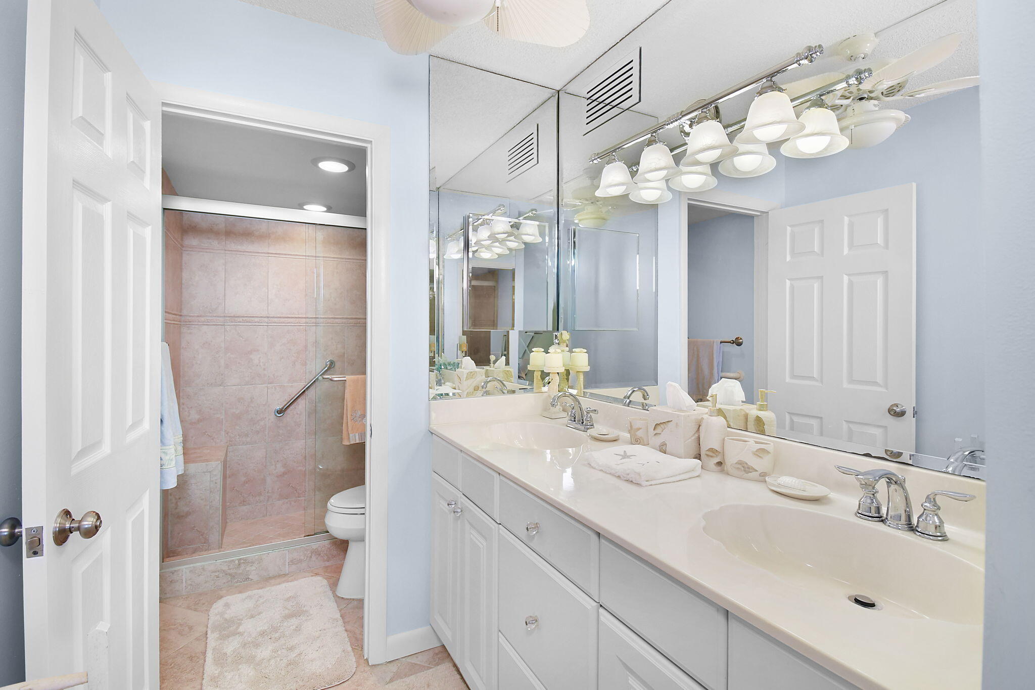 9940 S Ocean Drive 1101 Property Photo 16