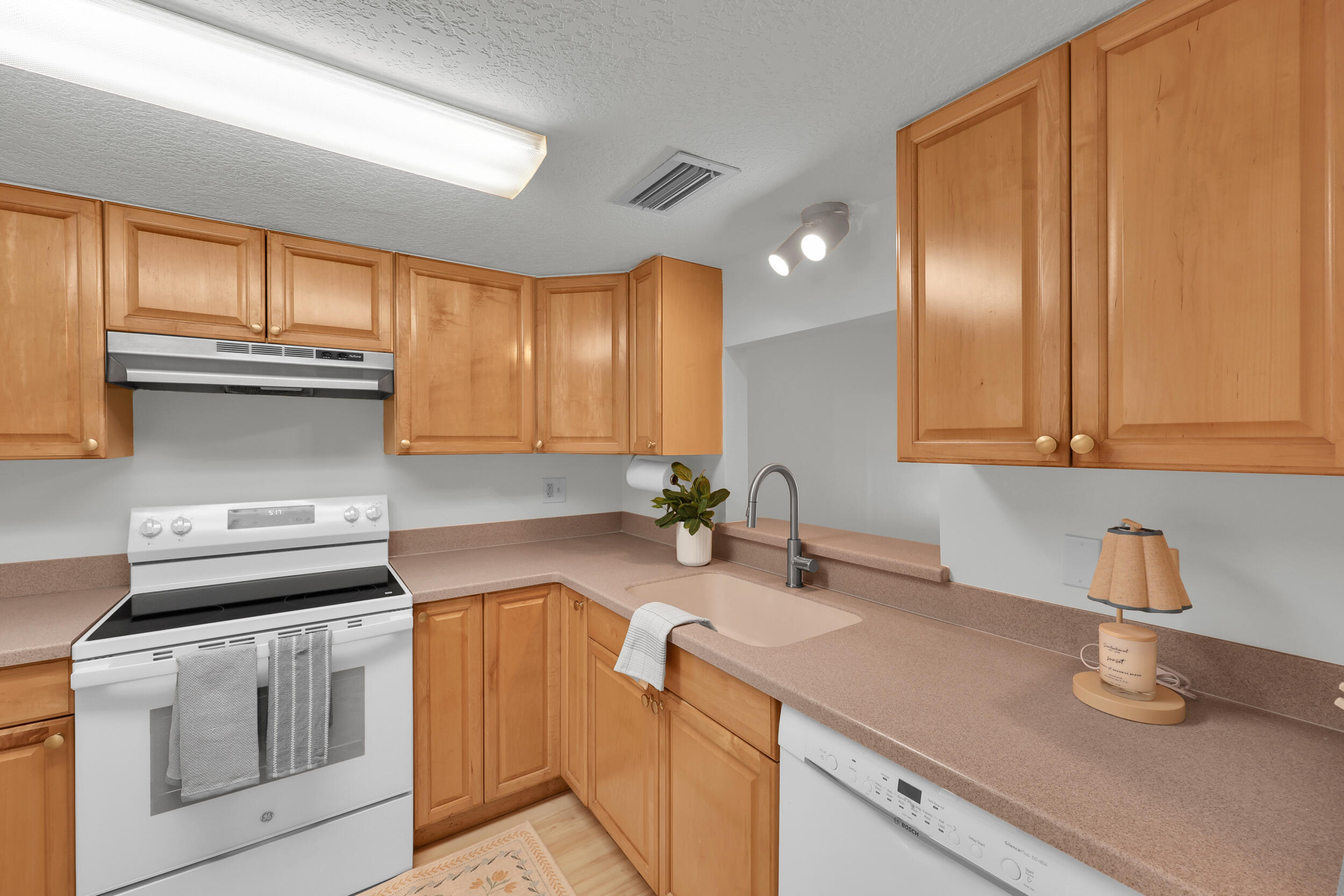2302 Sunrise Boulevard Blg 1, 209 Property Photo 4