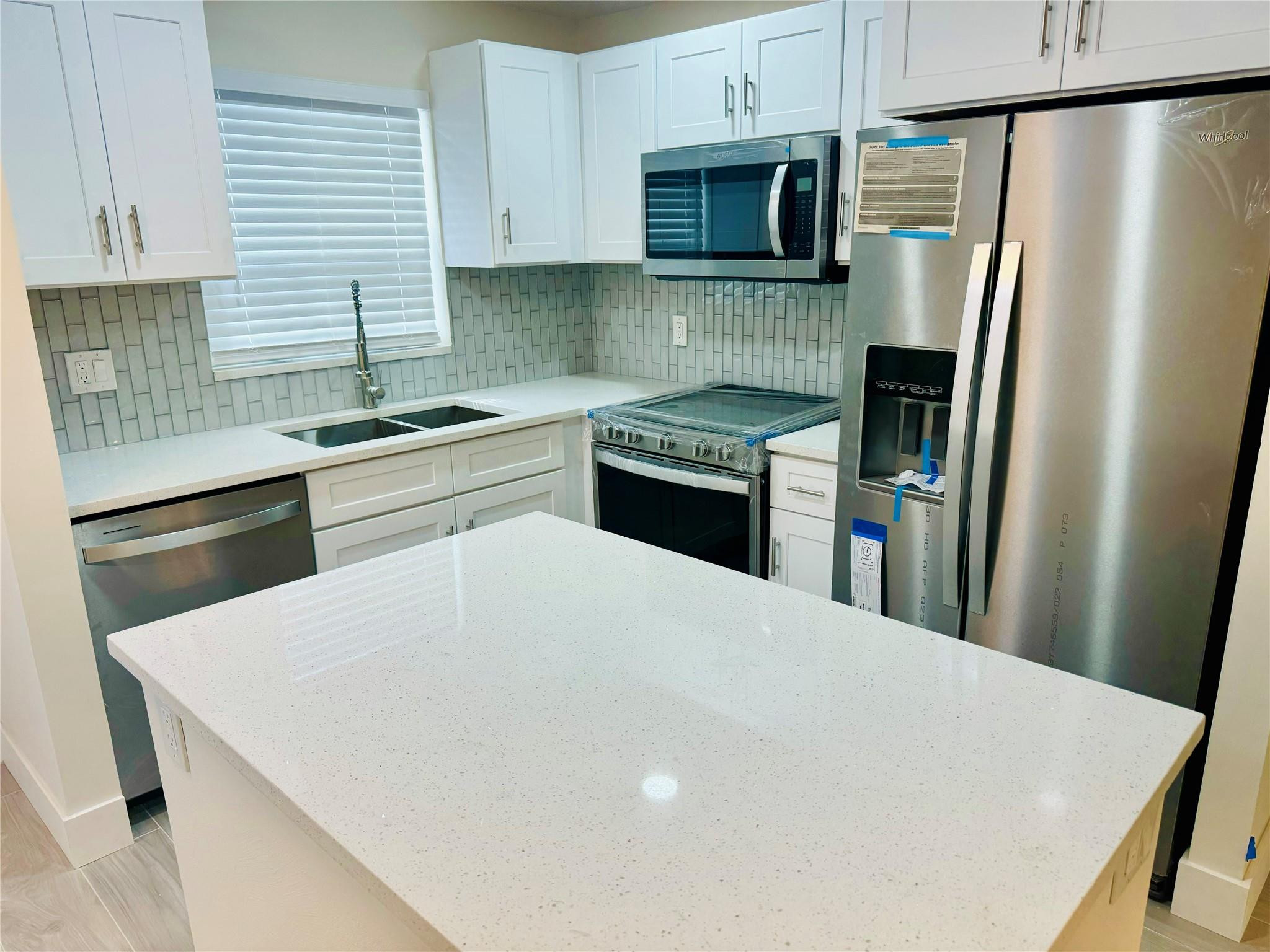 805 W OAKLAND PARK Boulevard E5 Property Photo 1