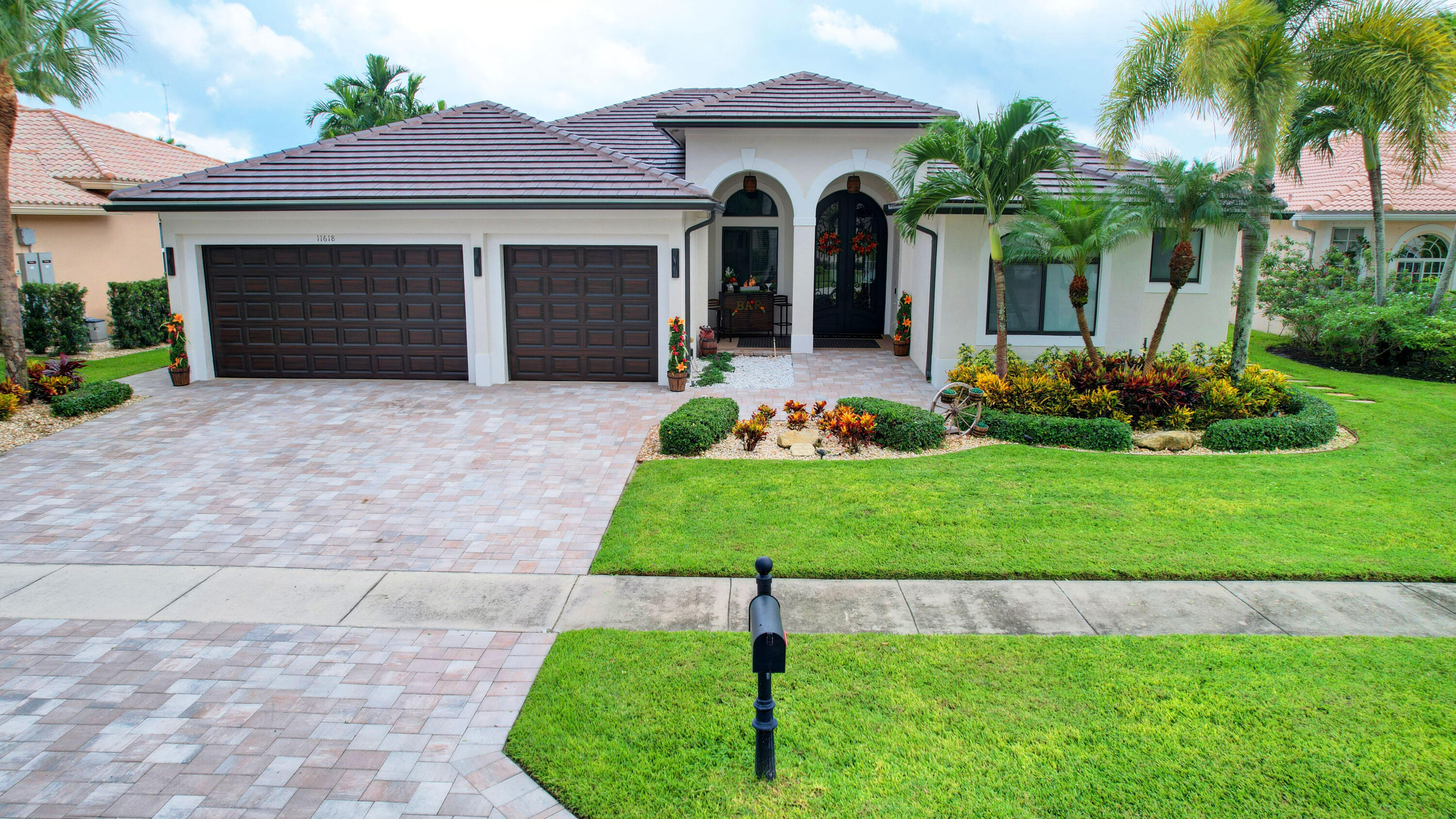 11618 MANATEE BAY Lane Property Photo 1