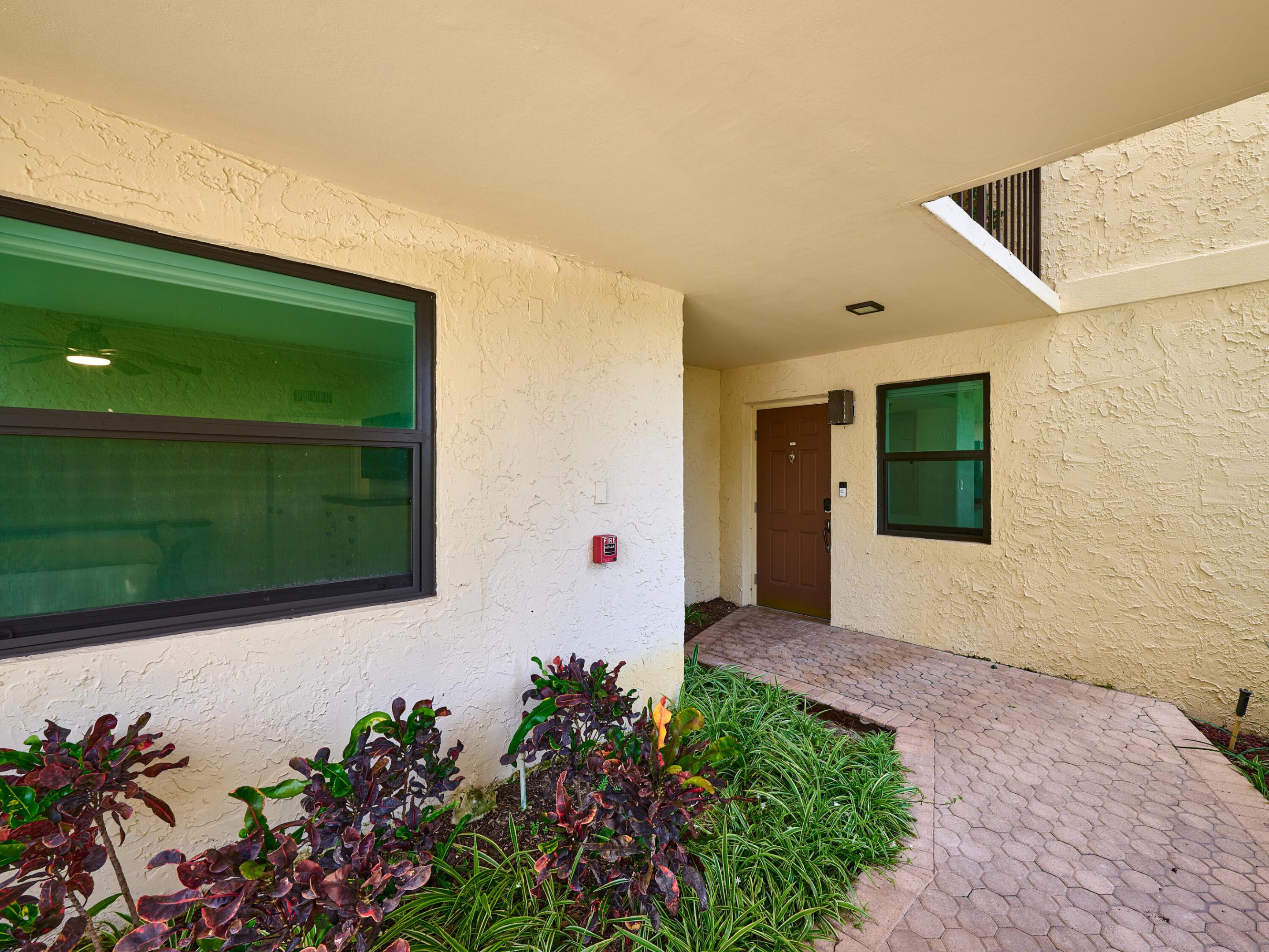 374 Golfview Road 106 Property Photo 5