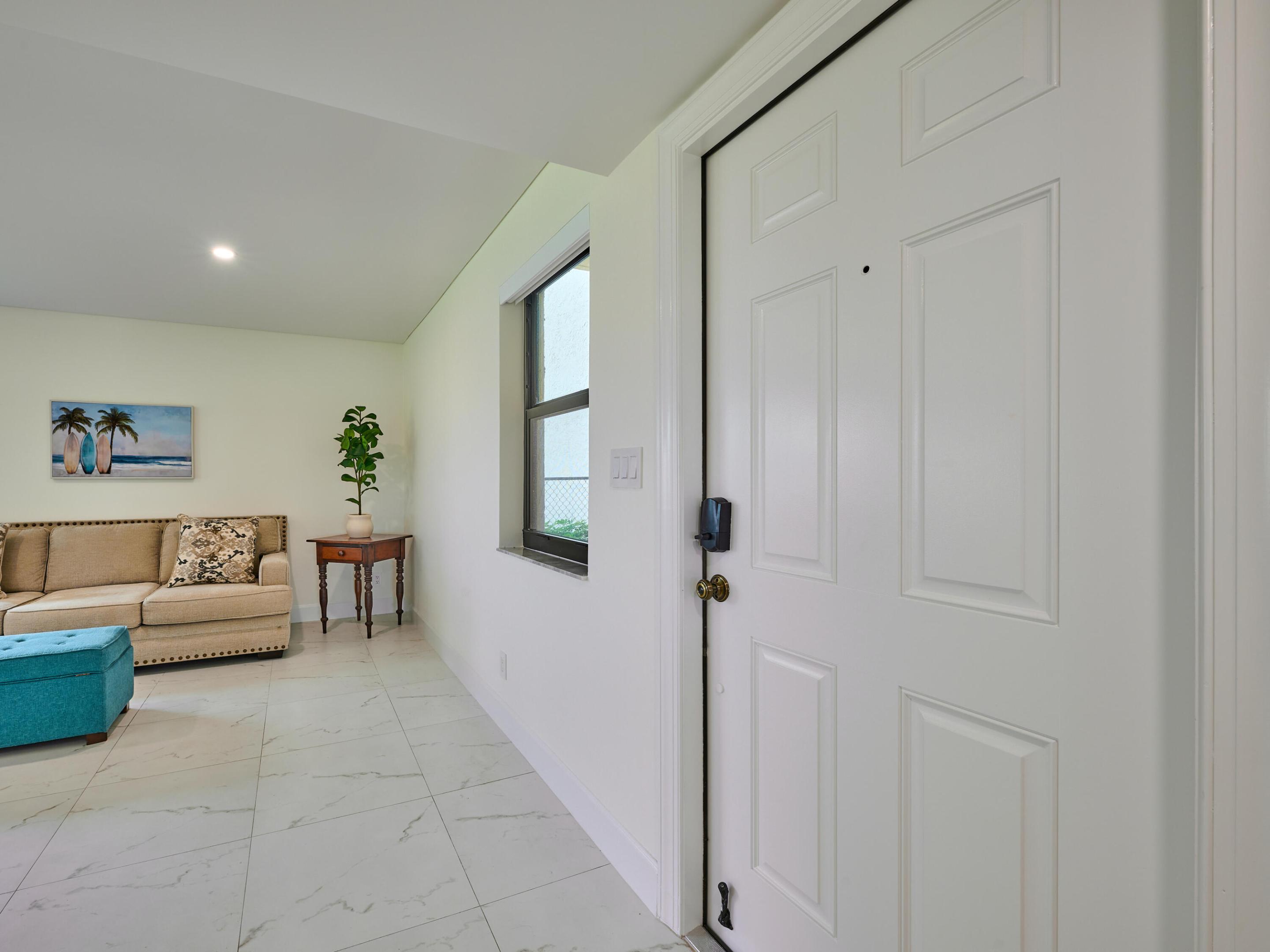 374 Golfview Road 106 Property Photo 8