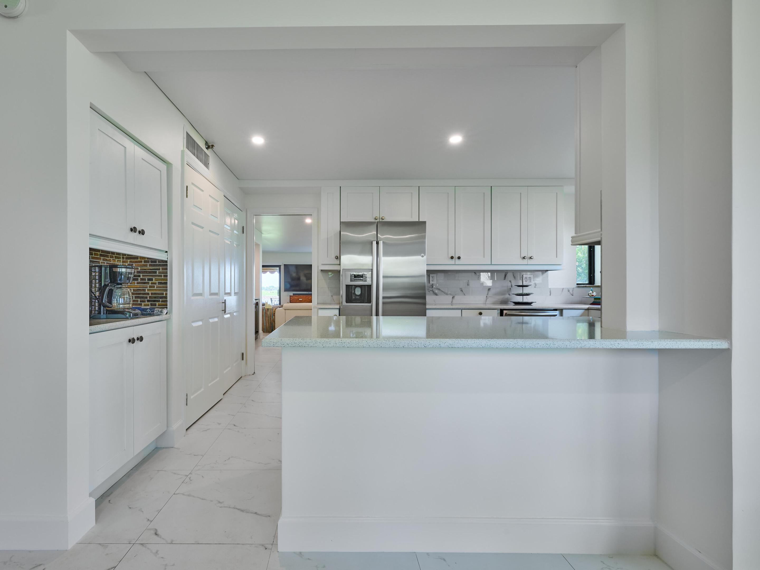 374 Golfview Road 106 Property Photo 15