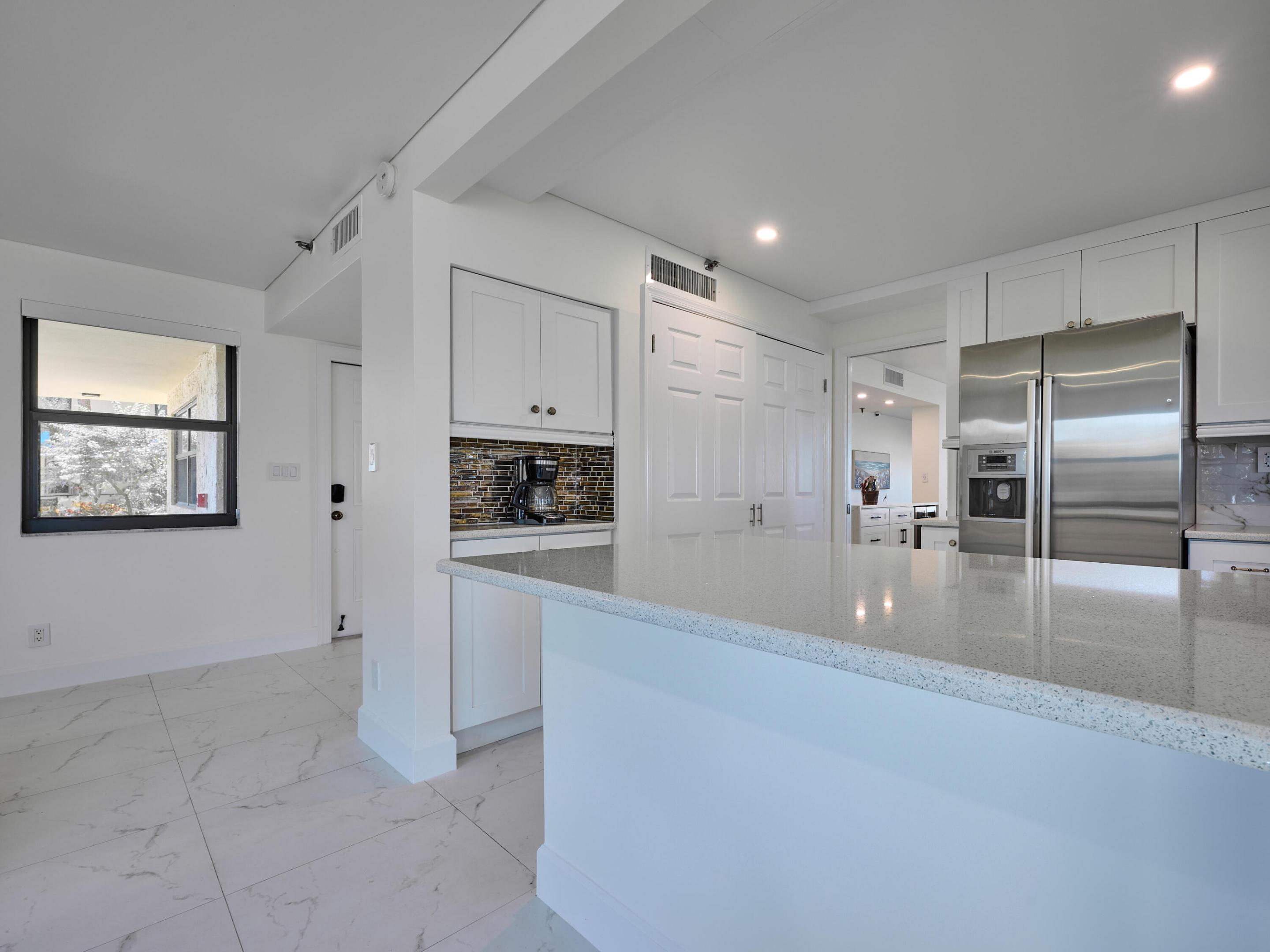 374 Golfview Road 106 Property Photo 16