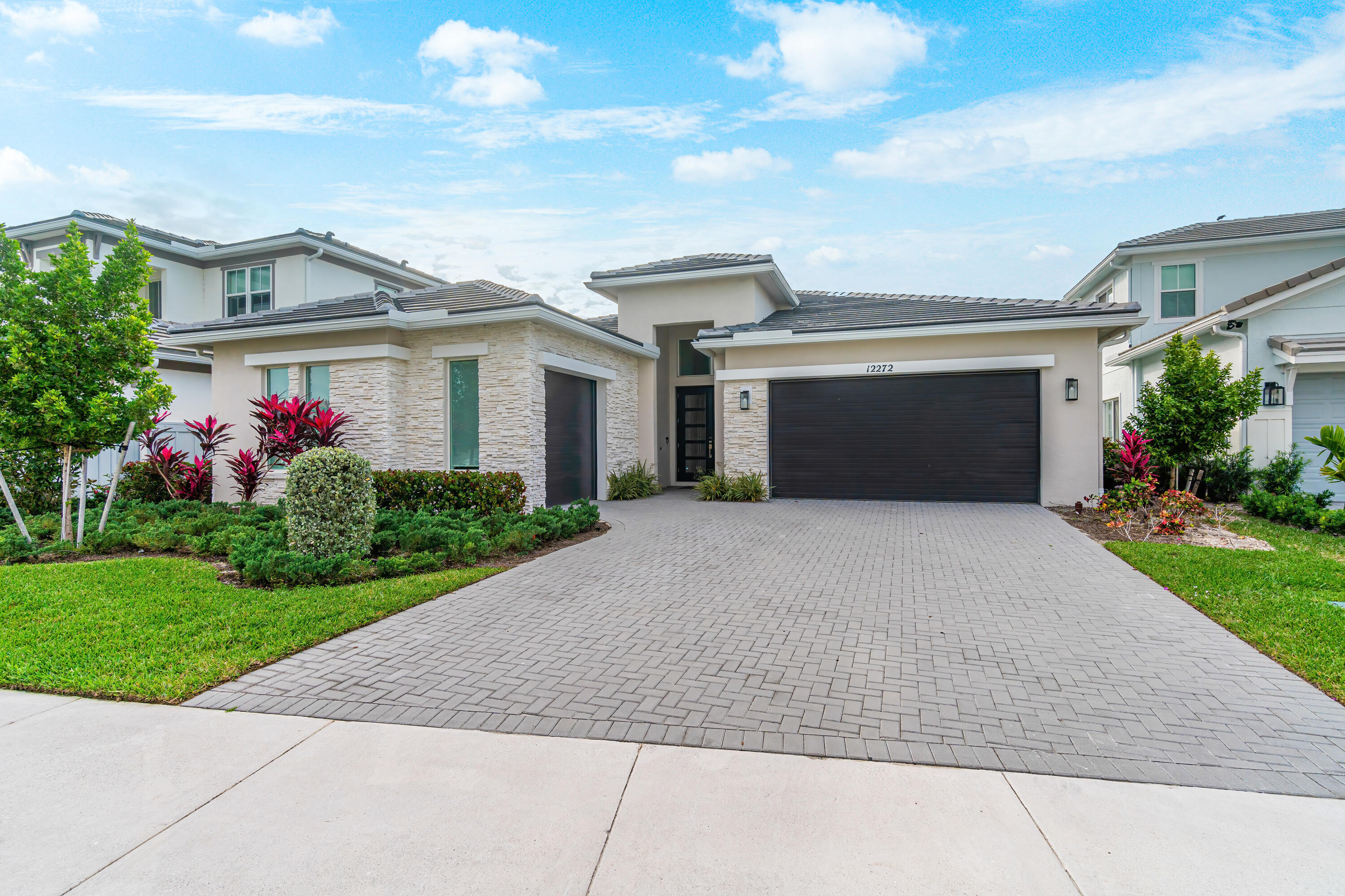 12272 Waterstone Circle Property Photo 3