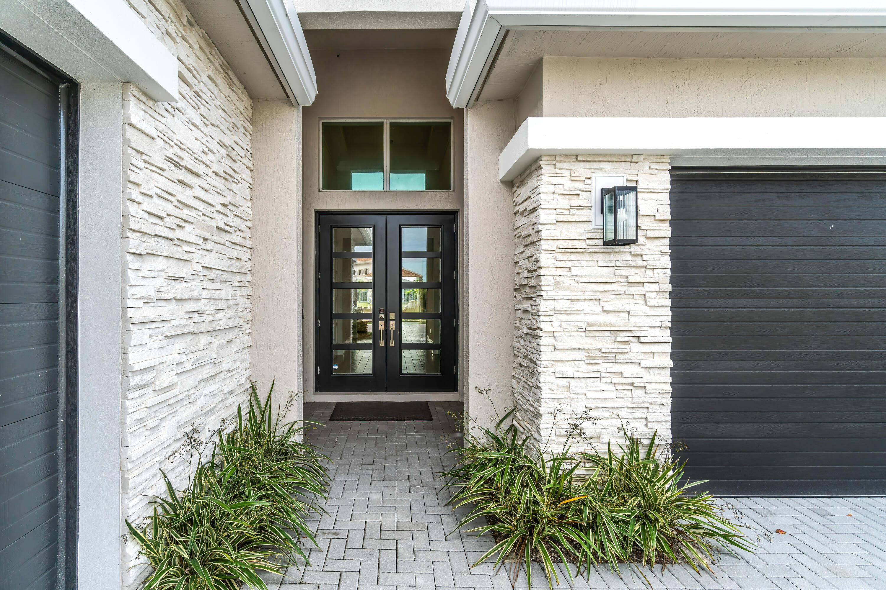 12272 Waterstone Circle Property Photo 4
