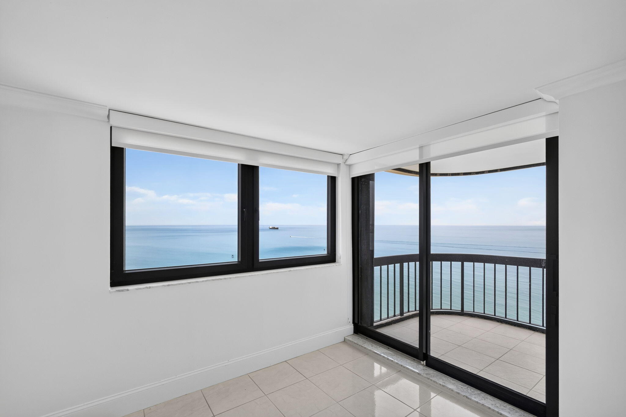 5380 N Ocean Drive 19f Property Photo 15