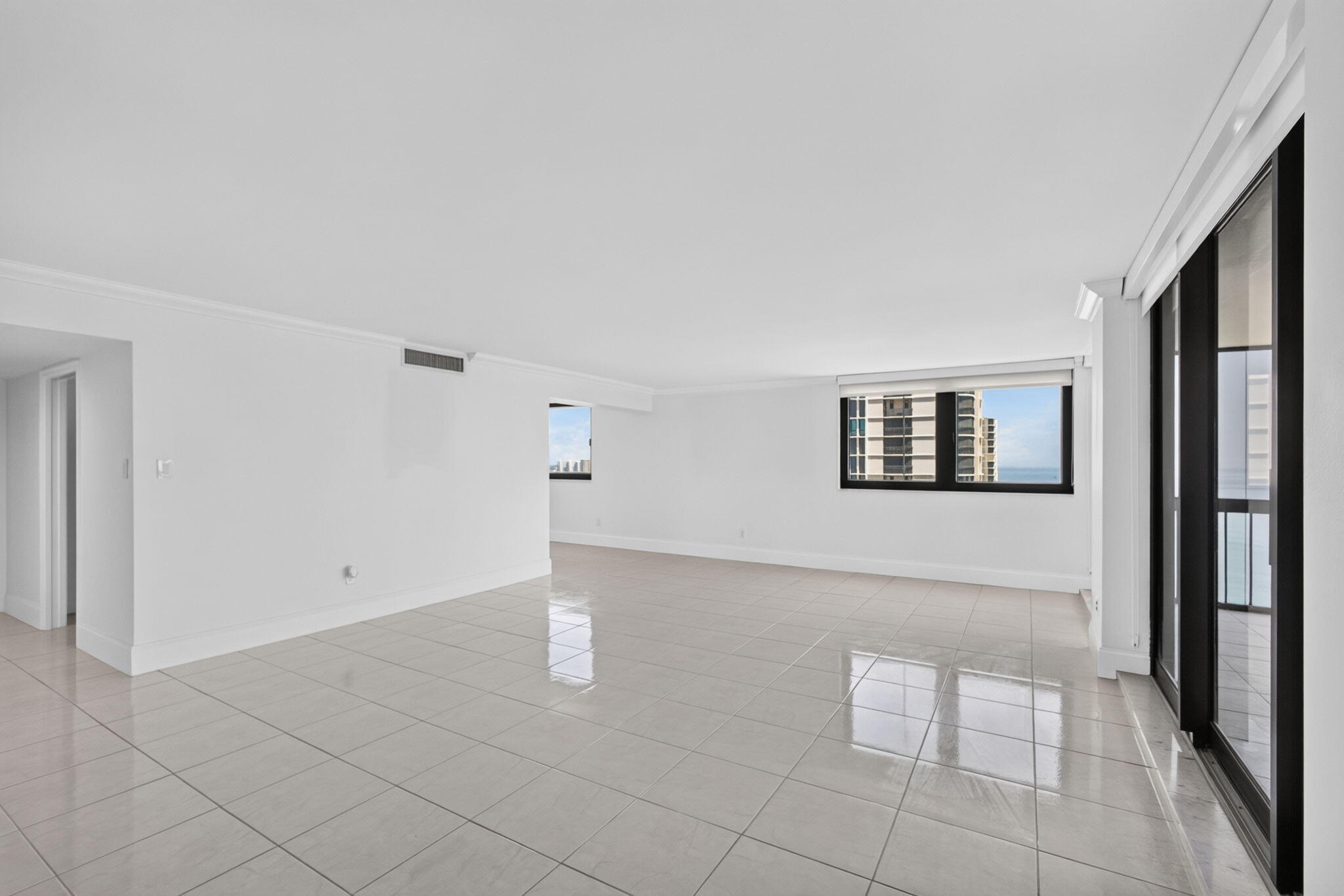 5380 N Ocean Drive 19f Property Photo 16