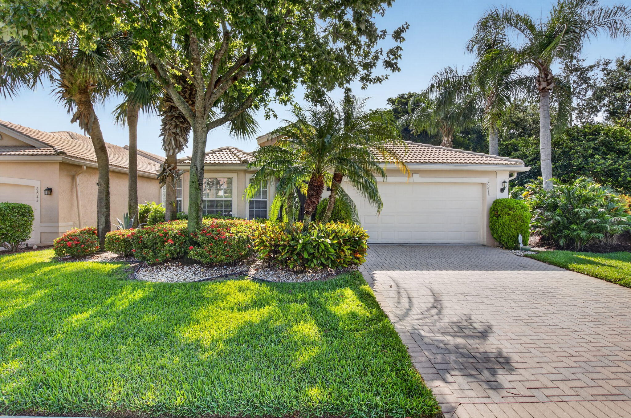6815 Imperial Beach Circle Property Photo 1