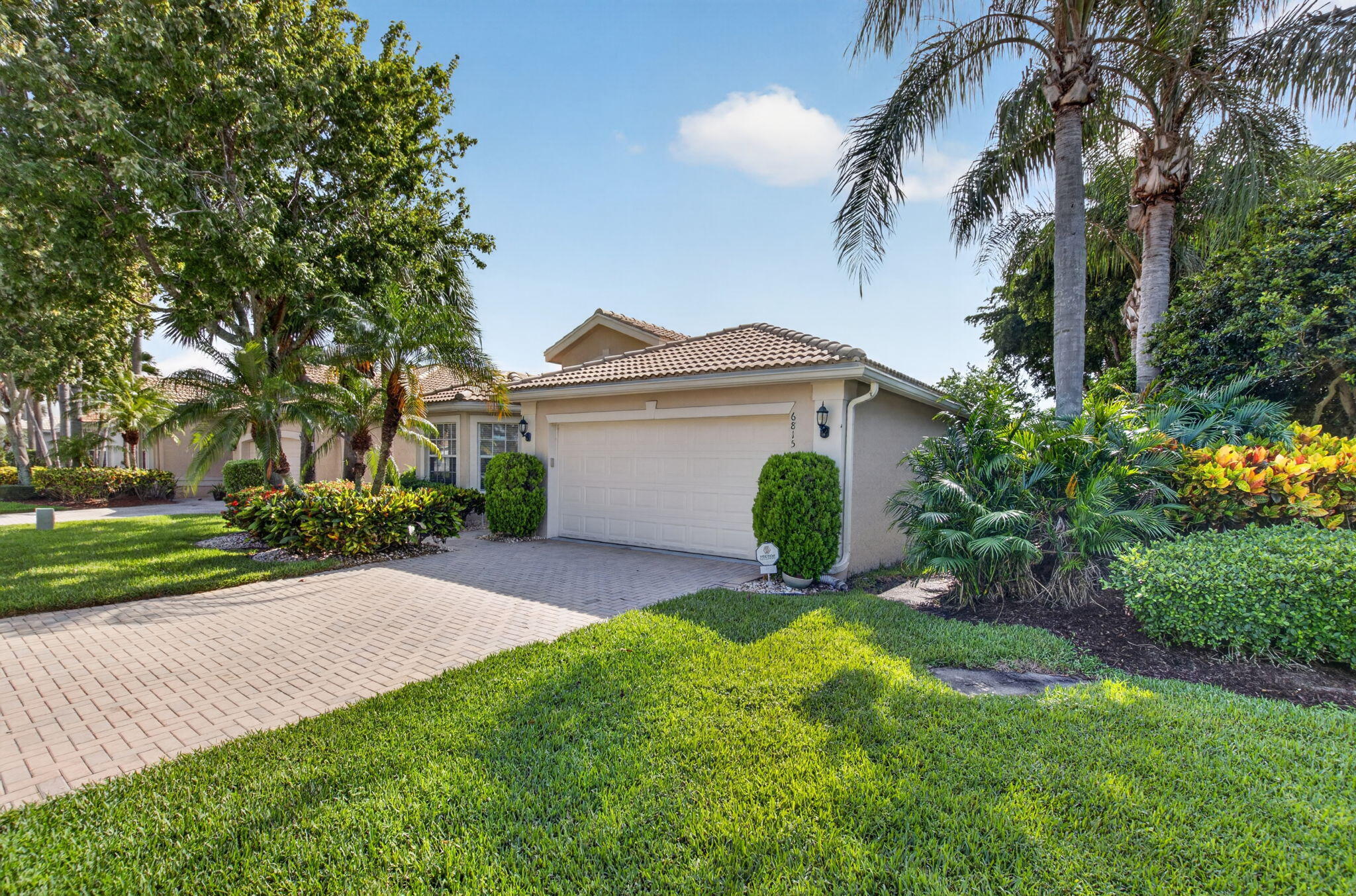 6815 Imperial Beach Circle Property Photo 2