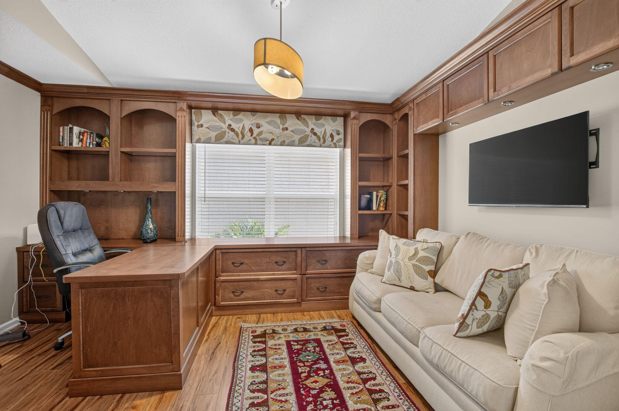 6815 Imperial Beach Circle Property Photo 5
