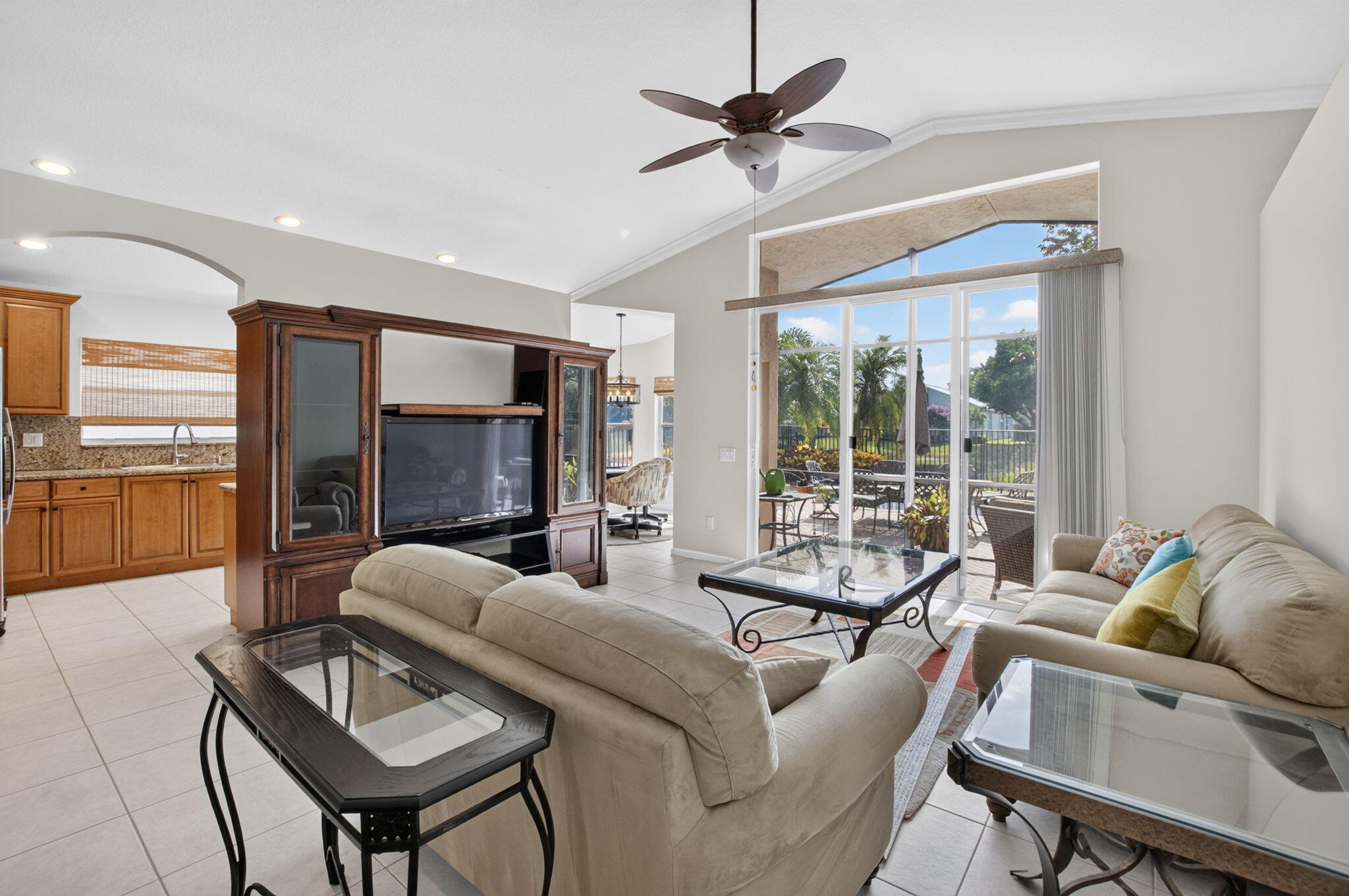 6815 Imperial Beach Circle Property Photo 7