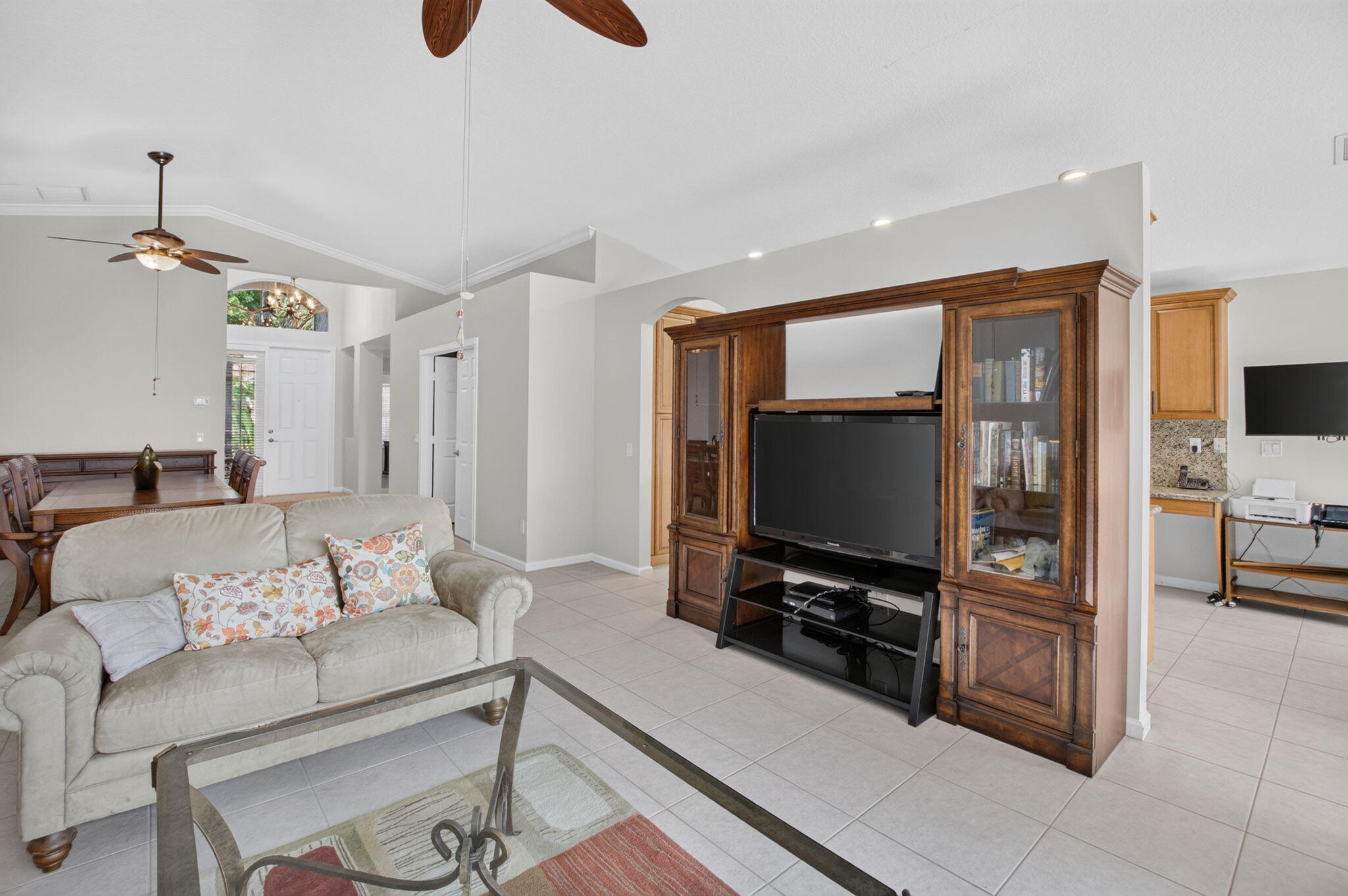 6815 Imperial Beach Circle Property Photo 8