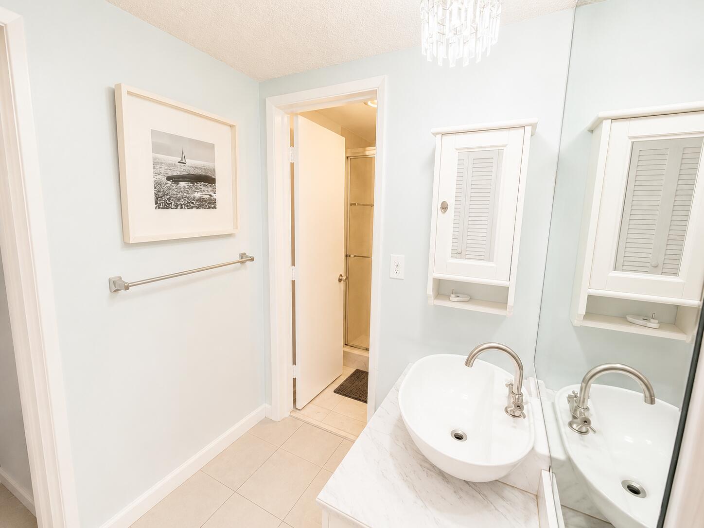 1069 Hillsboro Mile 603 Property Photo 25