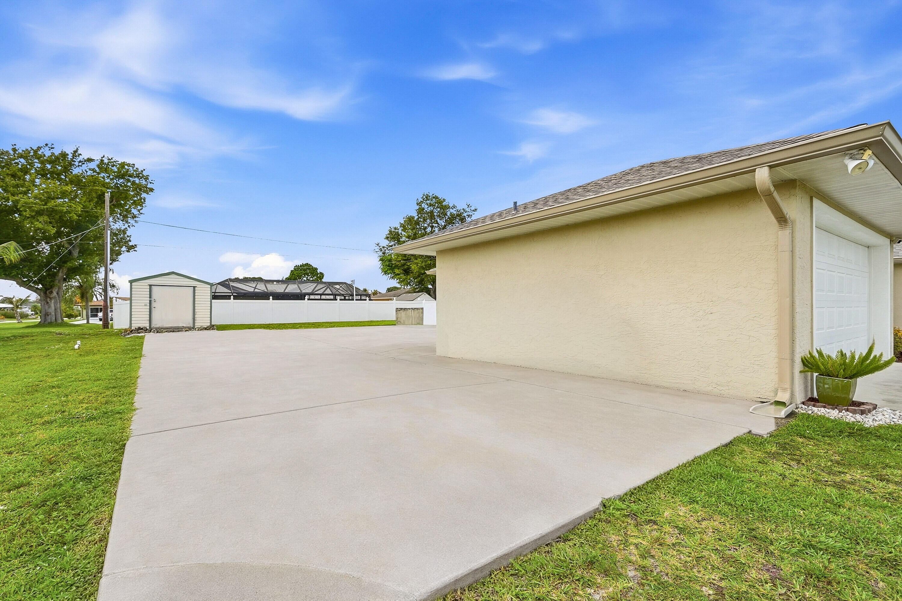 482 Se Galleon Lane Property Photo 33