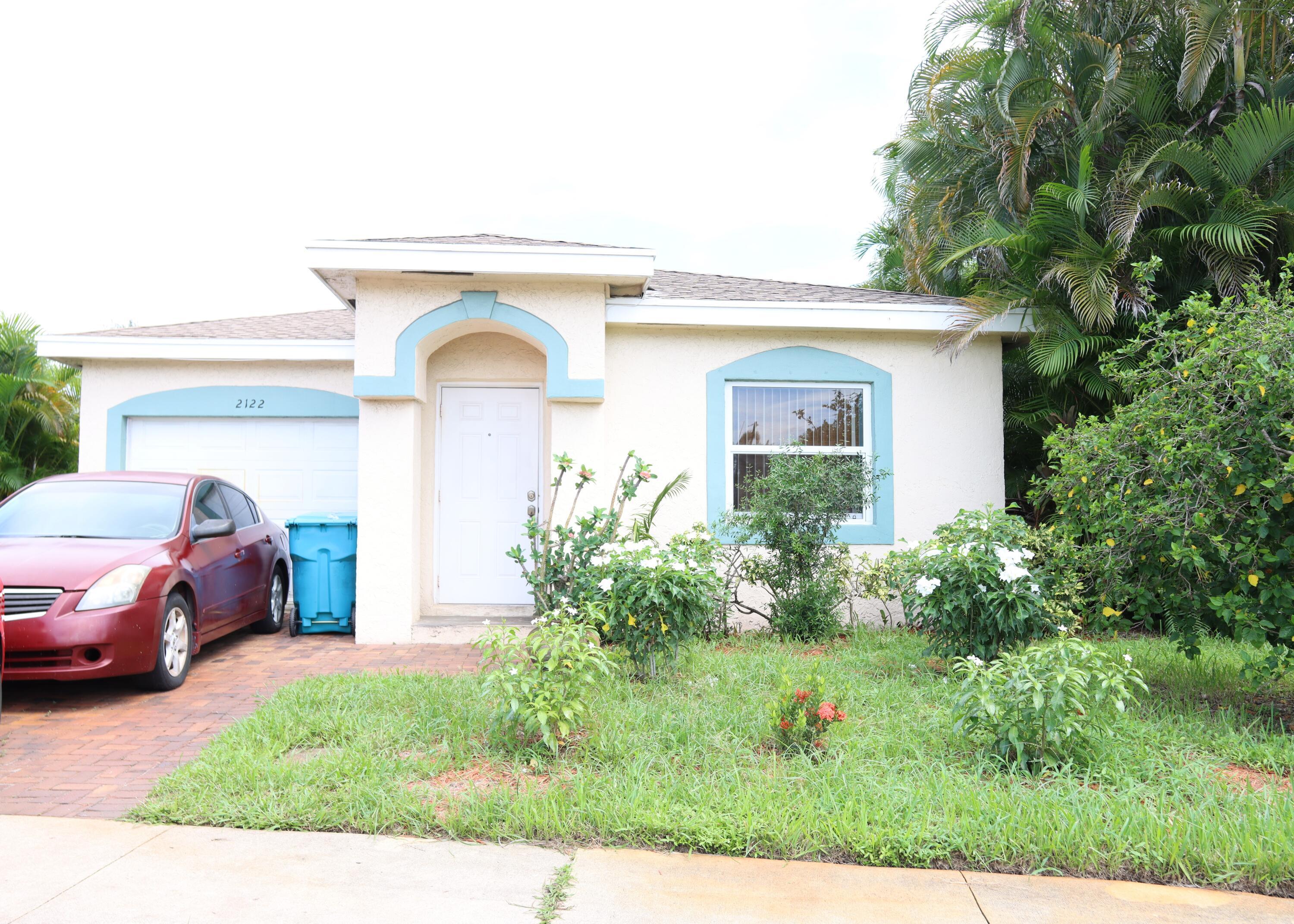2122 E Ridge Circle E Property Photo 1
