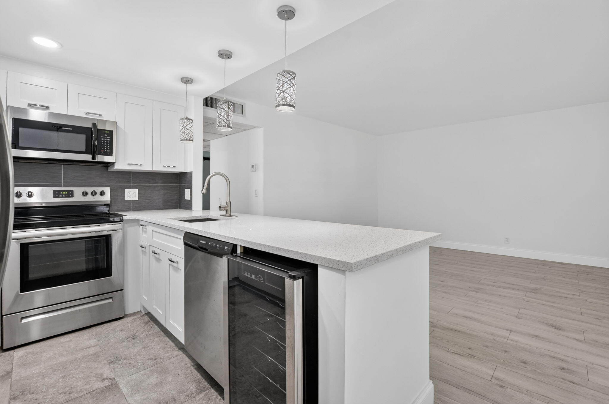 212 Monaco E Property Photo 4