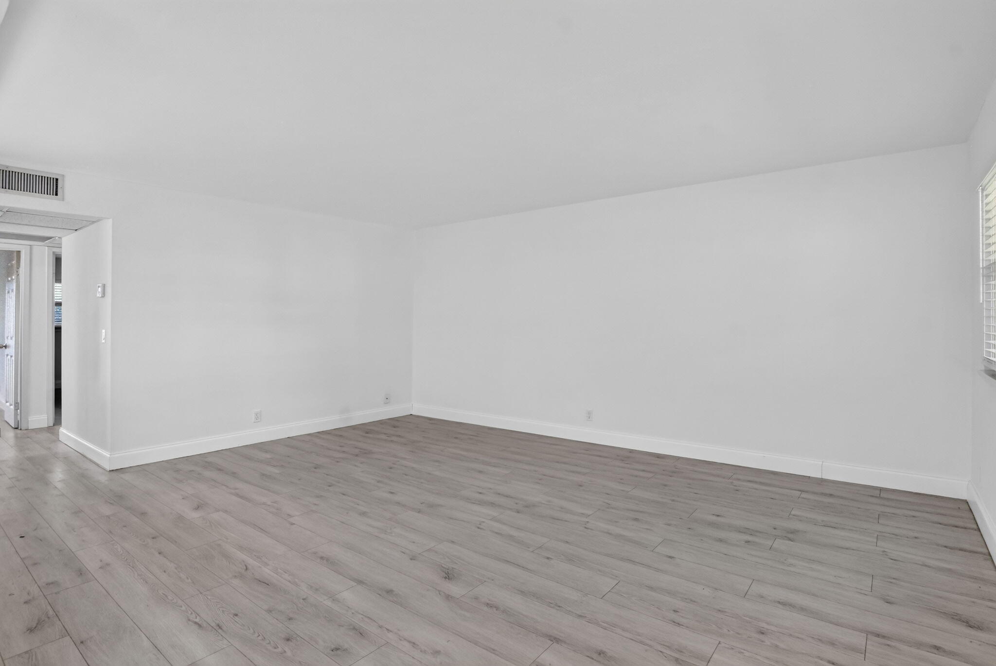 212 Monaco E Property Photo 12