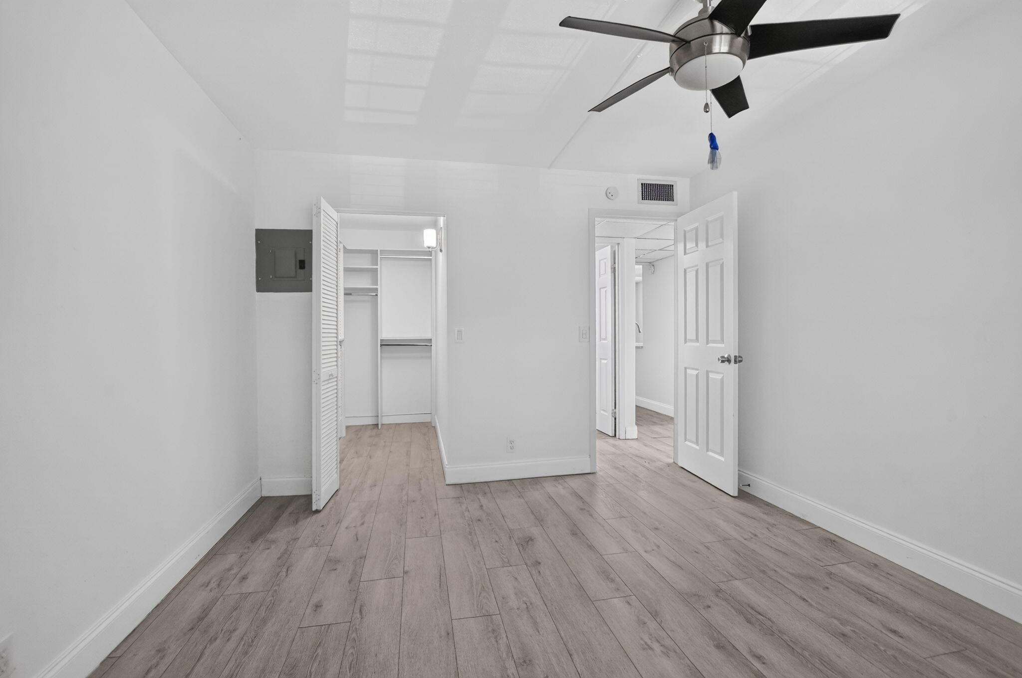 212 Monaco E Property Photo 13
