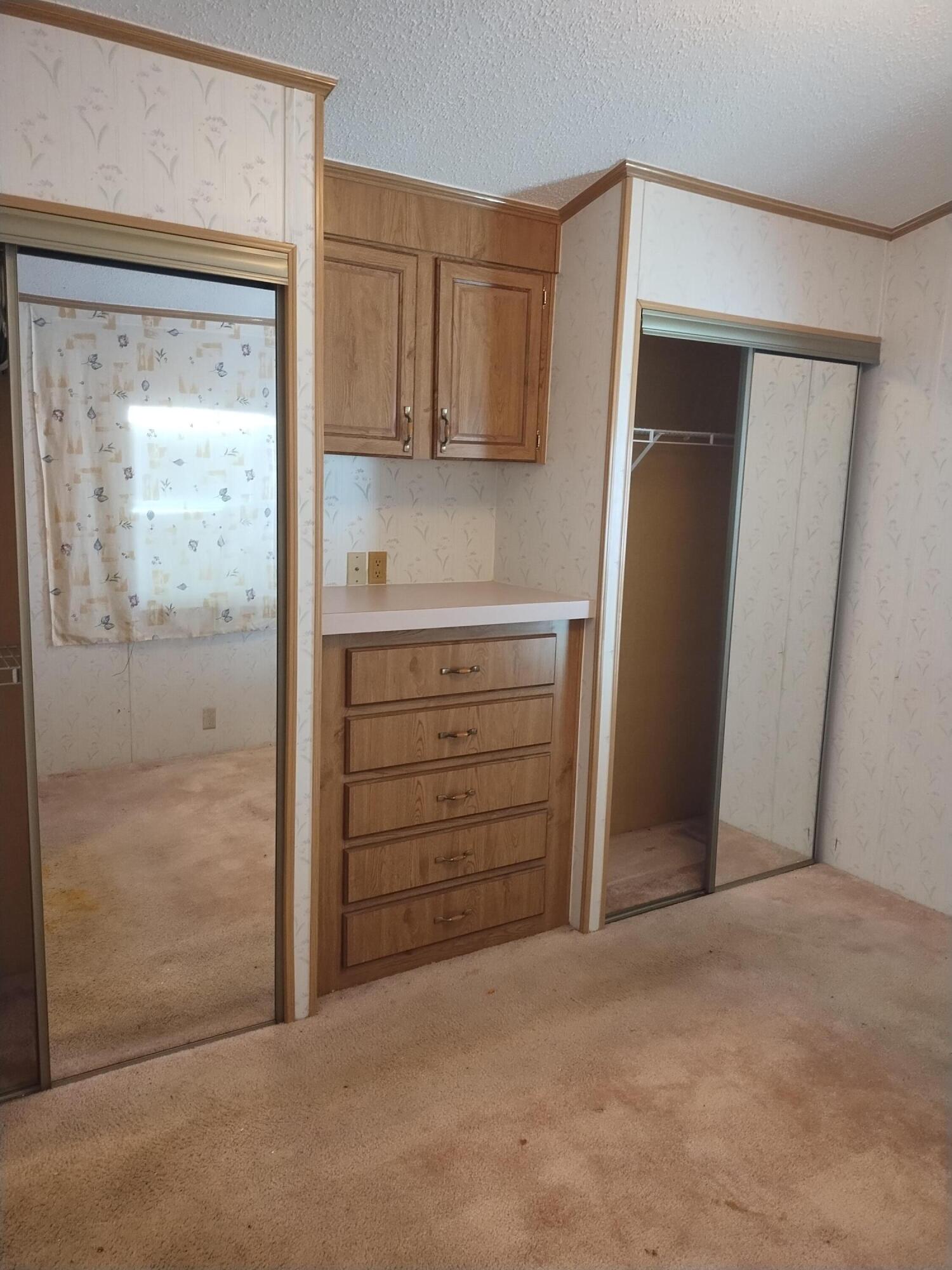 5374 Se 65th Avenue Property Photo 6