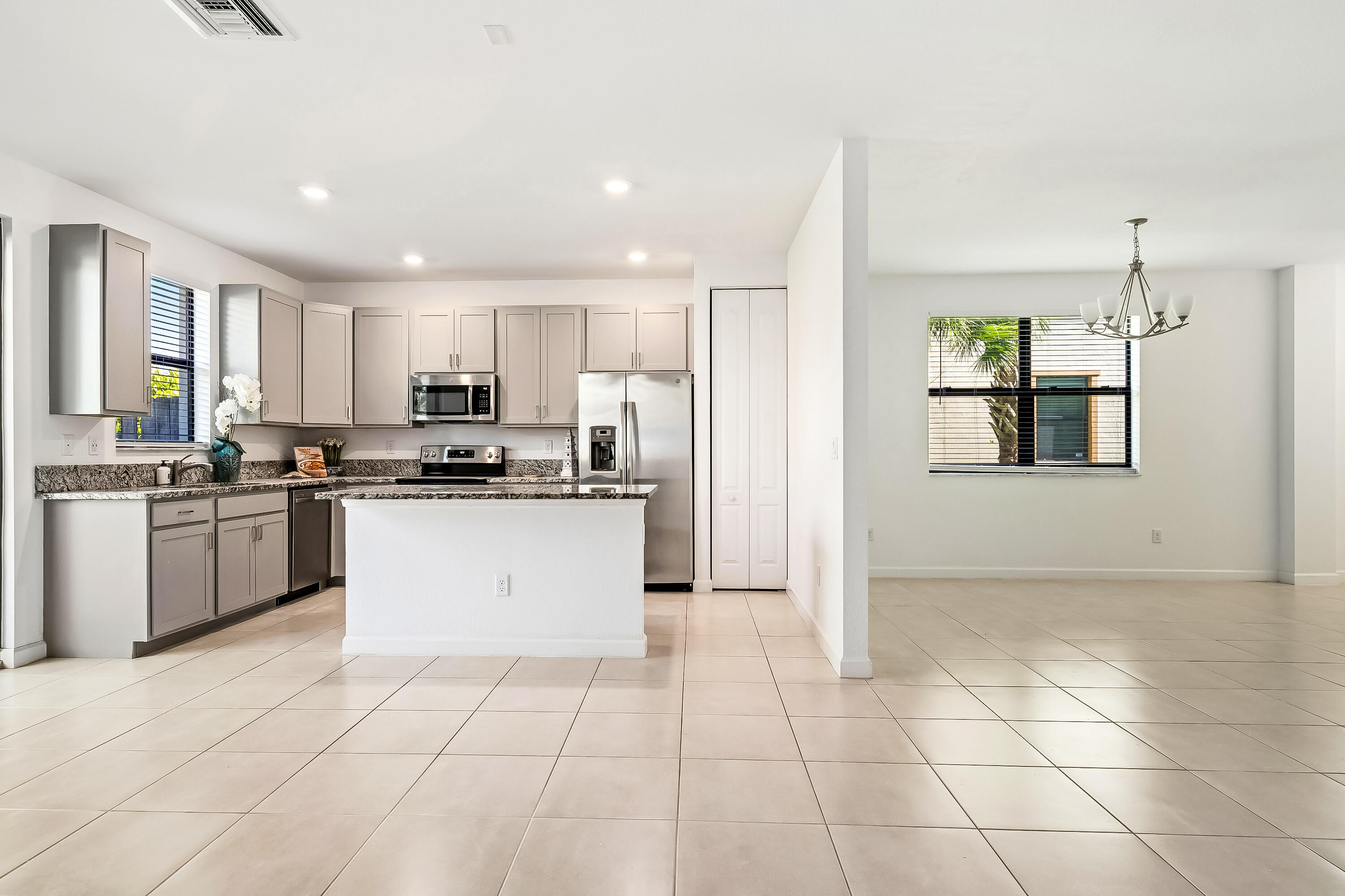 5323 Santa Maria Avenue Property Photo 3