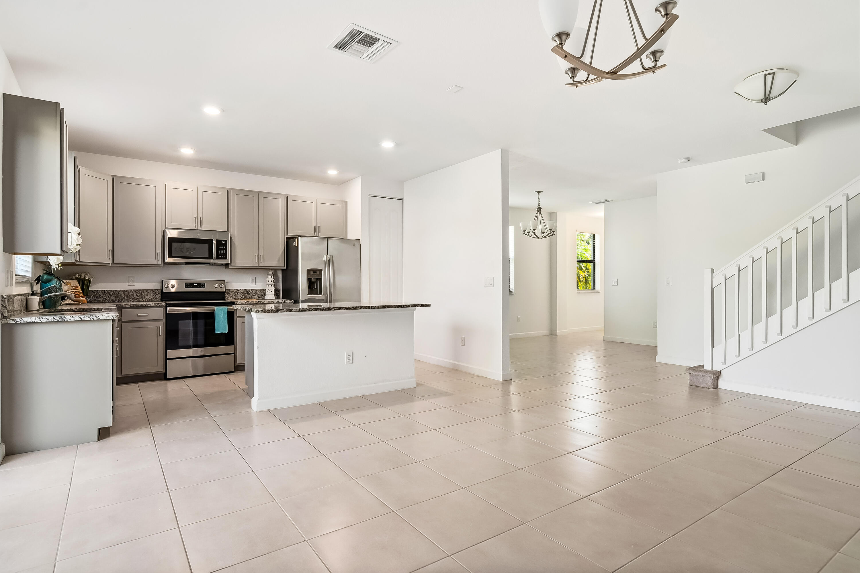 5323 Santa Maria Avenue Property Photo 4