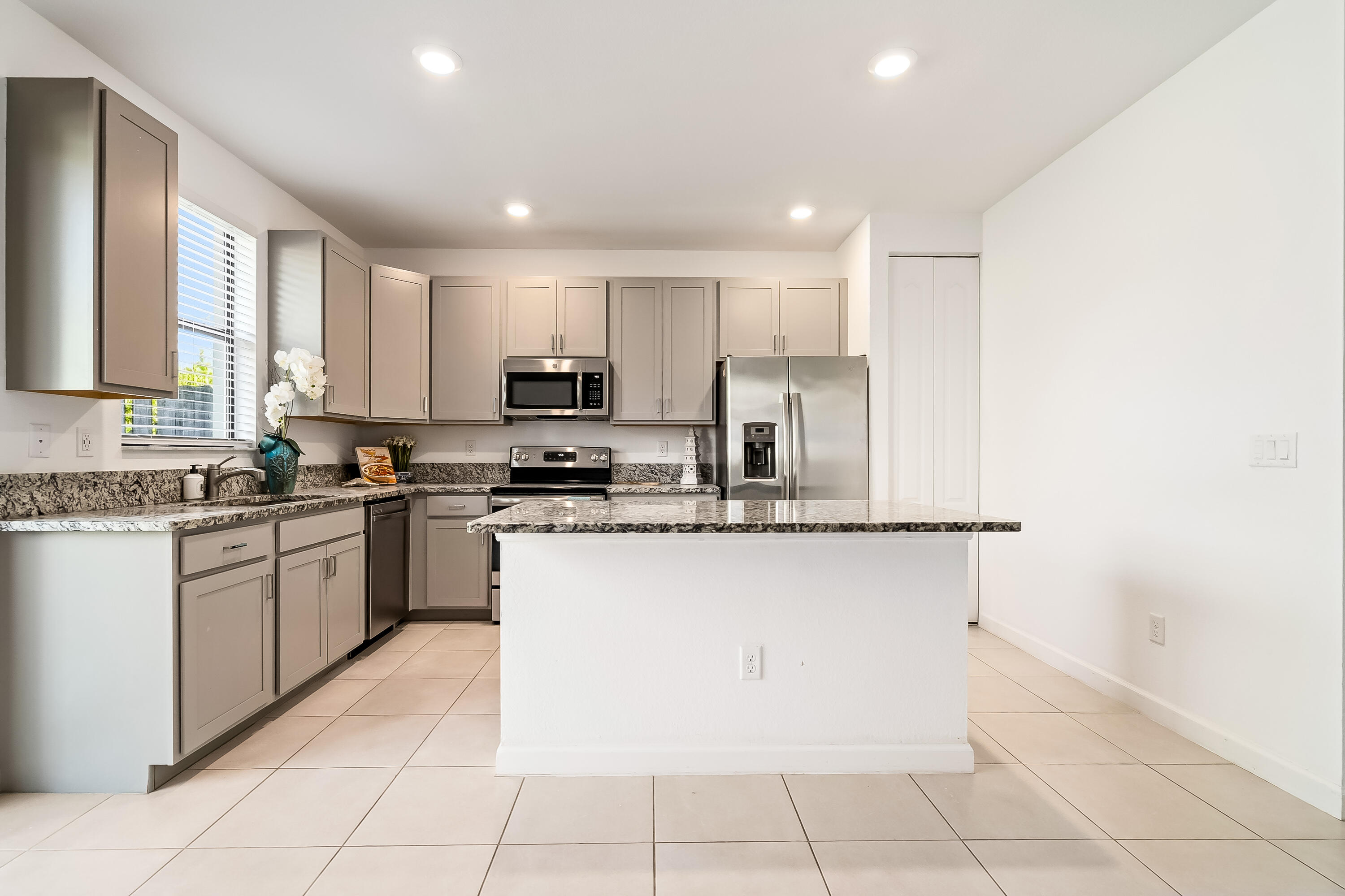 5323 Santa Maria Avenue Property Photo 8