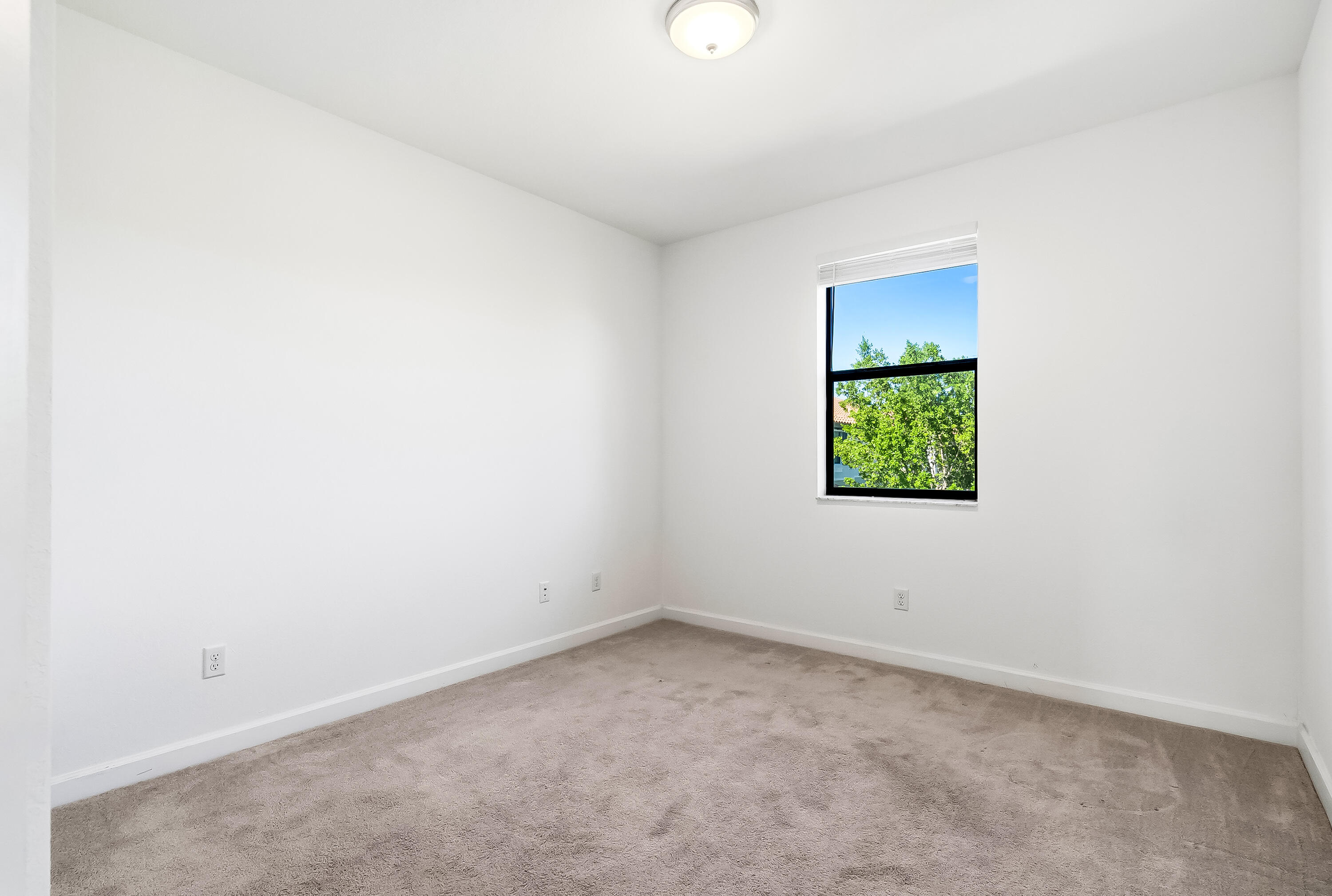 5323 Santa Maria Avenue Property Photo 20
