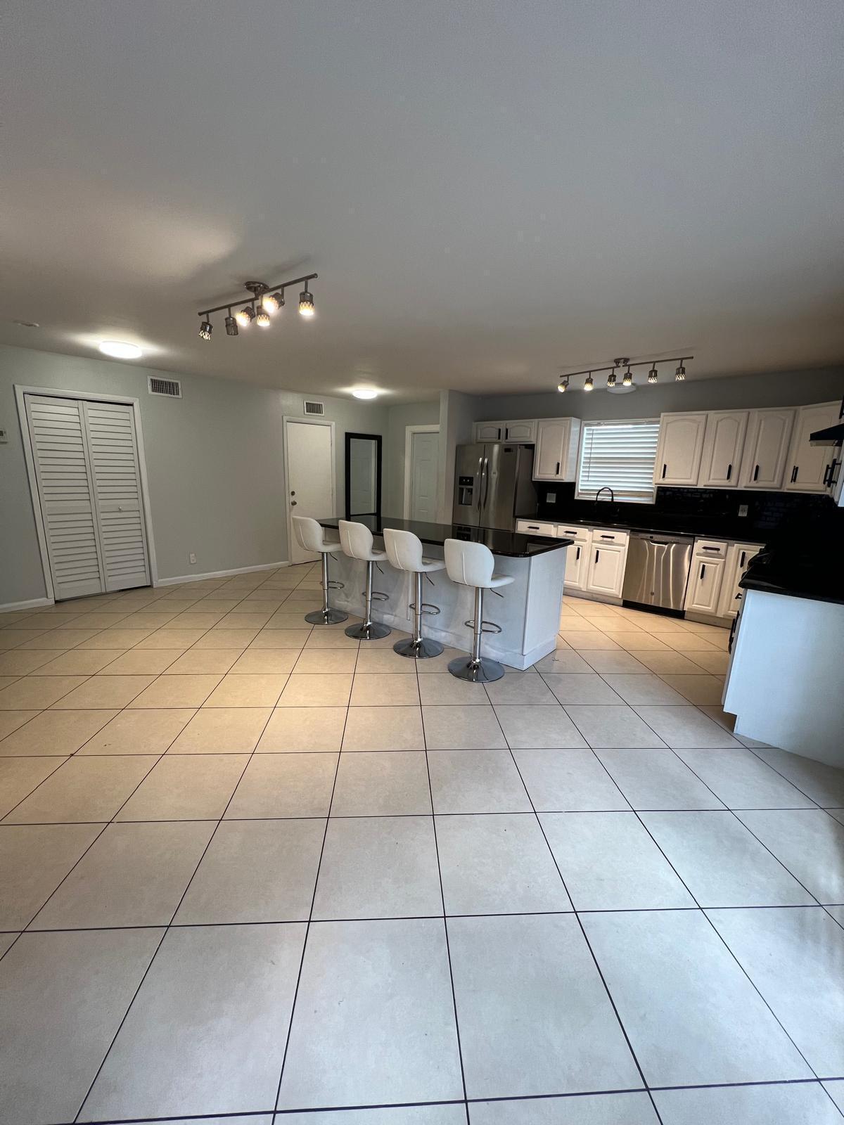 2417 Sundy Avenue Property Photo 3