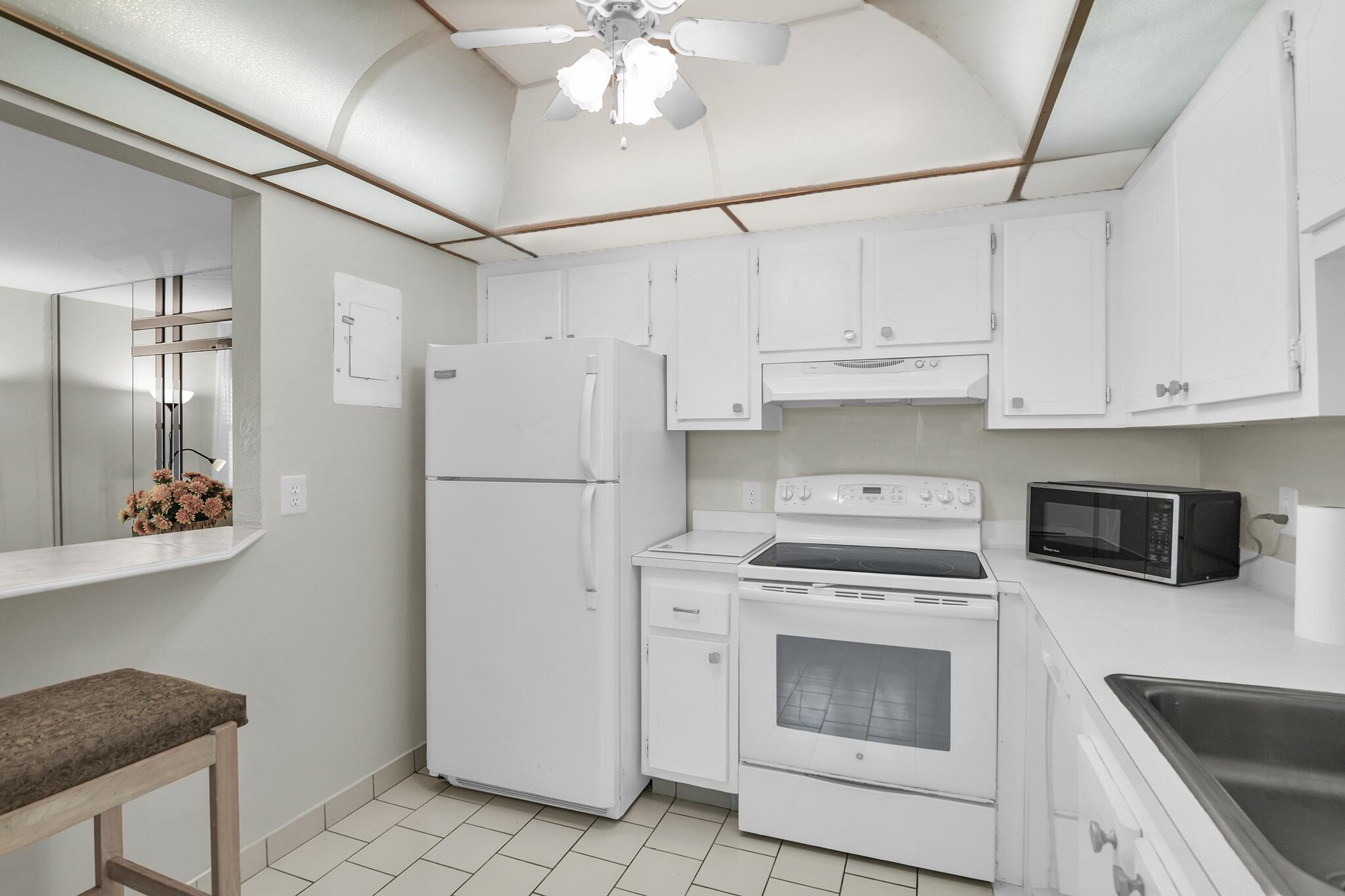 359 Saxony Trail H Property Photo 6