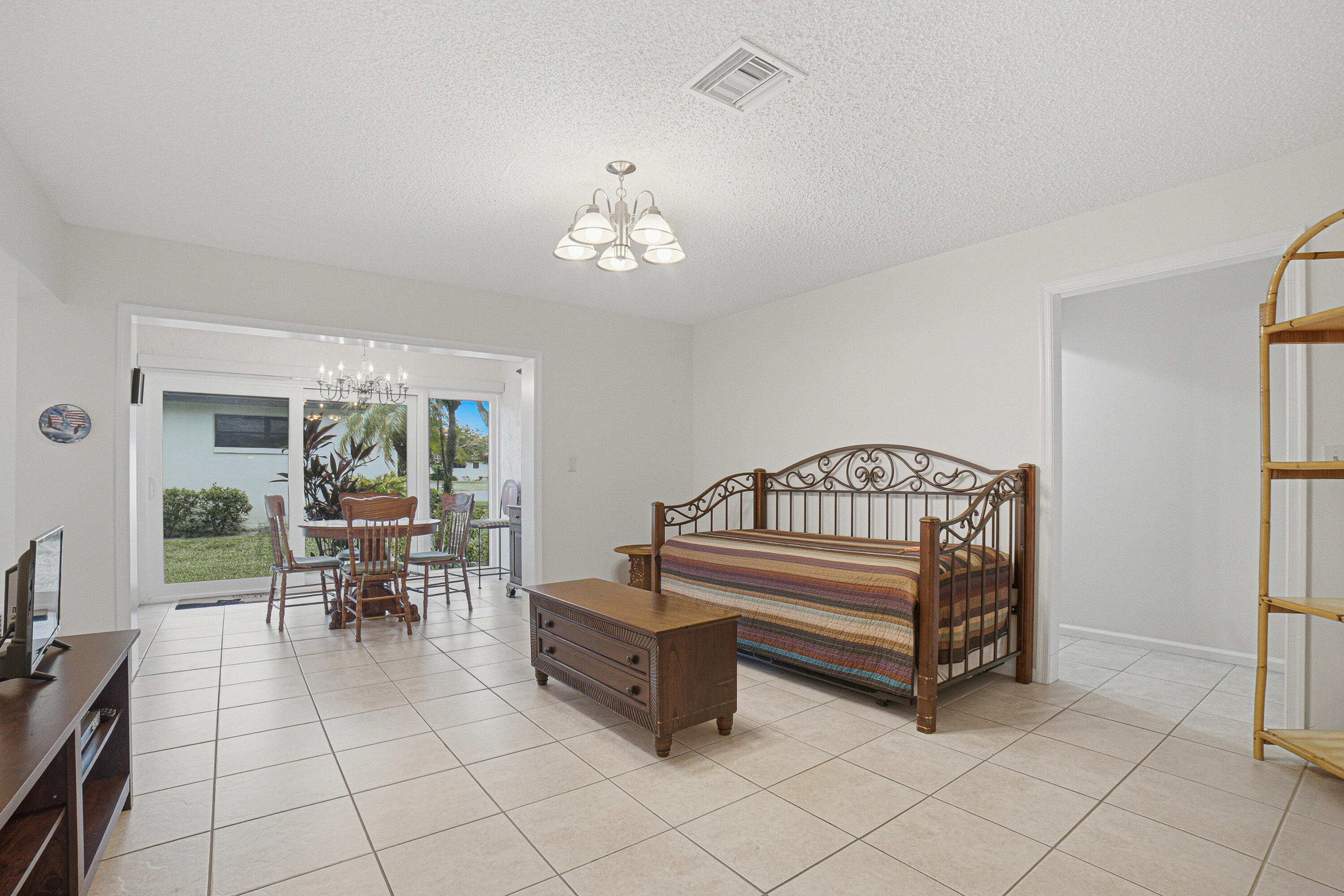 4843 Greentree Lane B Property Photo 11