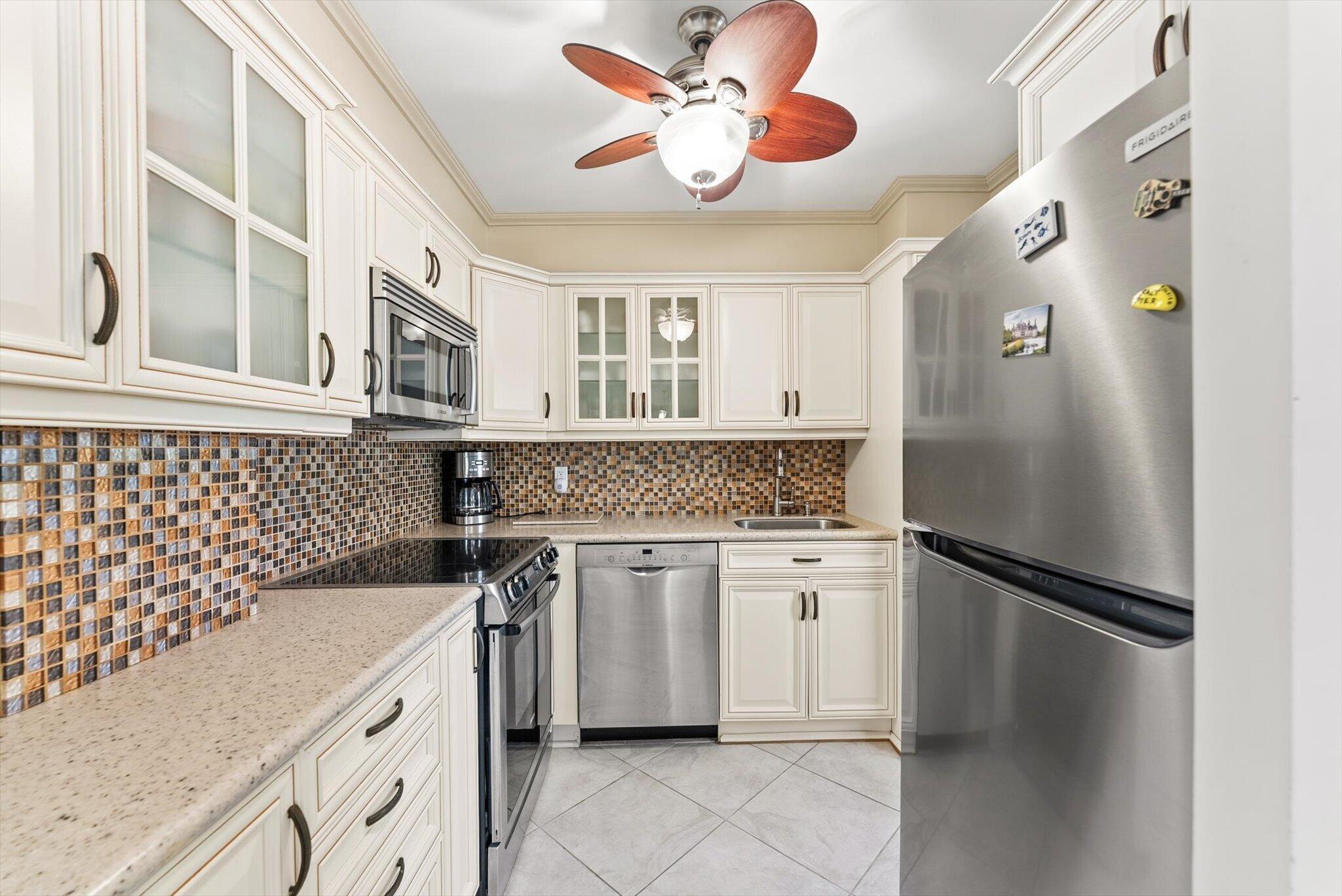 220 Kings Point Drive 210 Property Photo 4