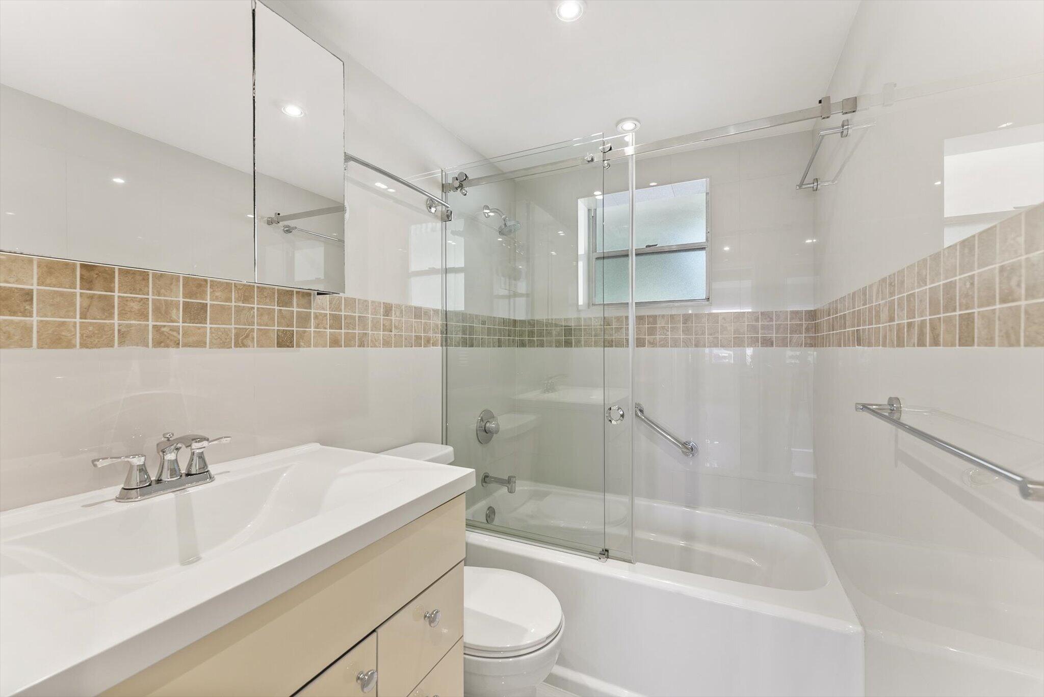 220 Kings Point Drive 210 Property Photo 17