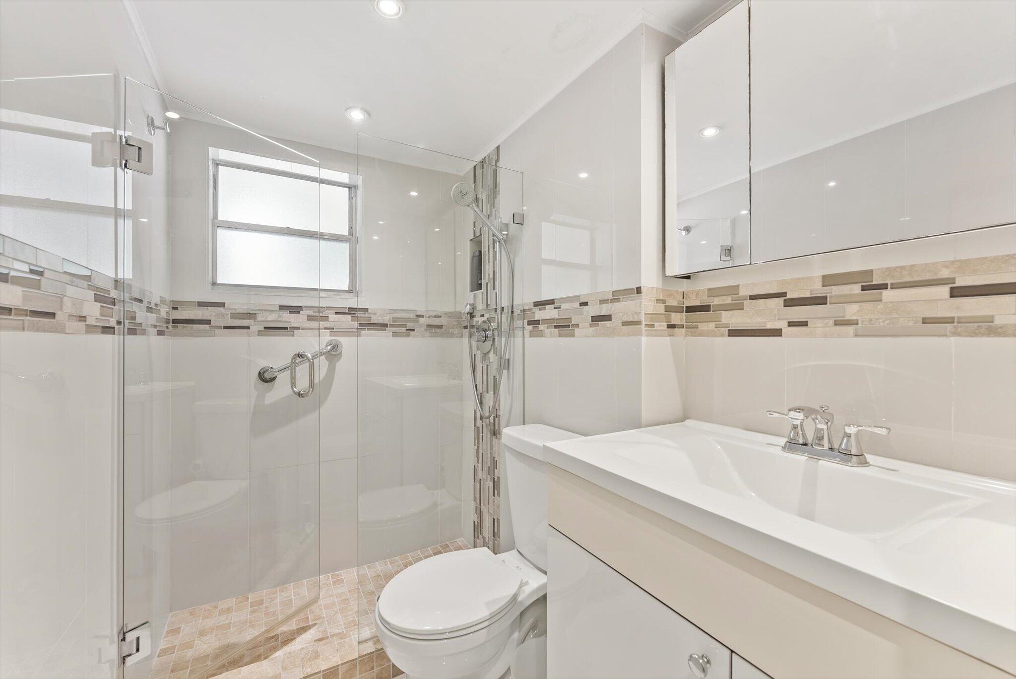 220 Kings Point Drive 210 Property Photo 21
