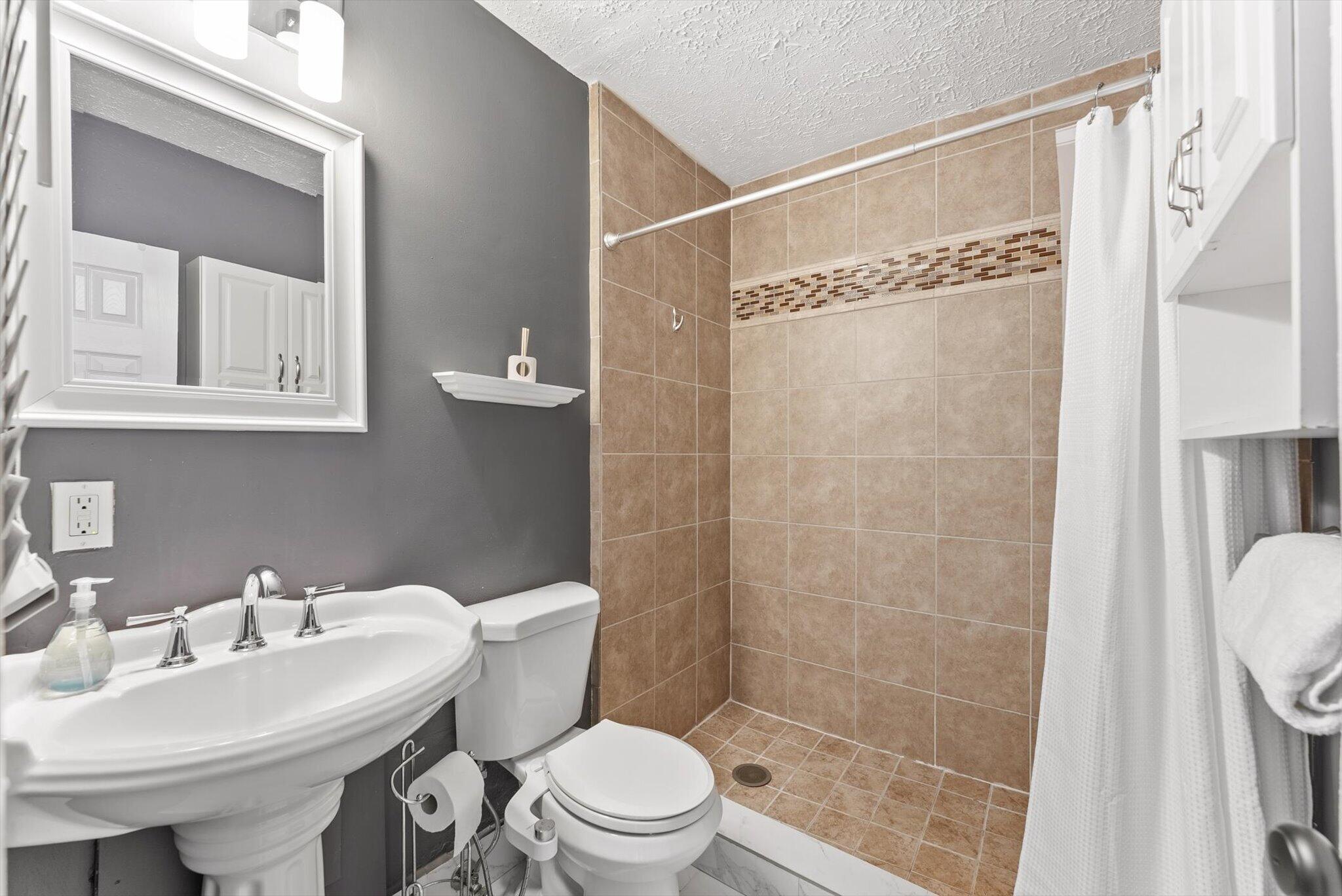 728 Ne 9th Avenue Property Photo 24