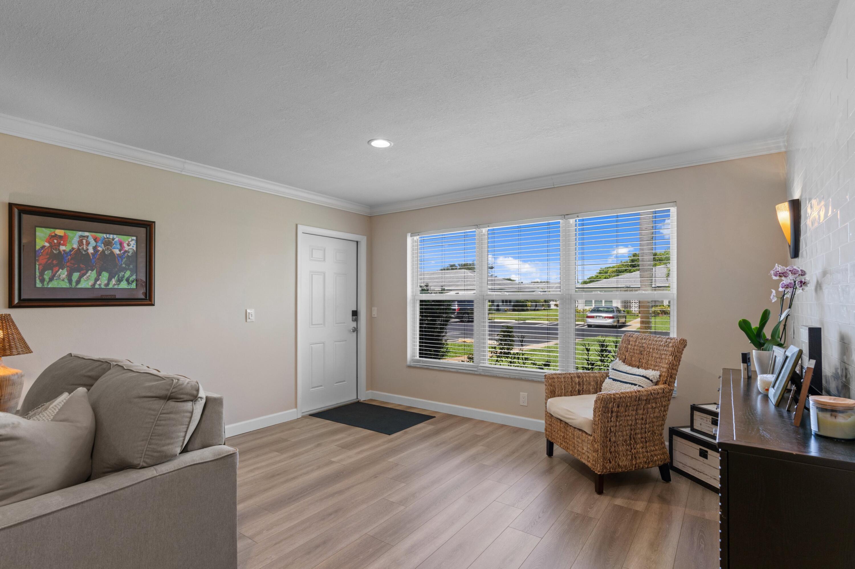 947 Circle Drive C Property Photo 3