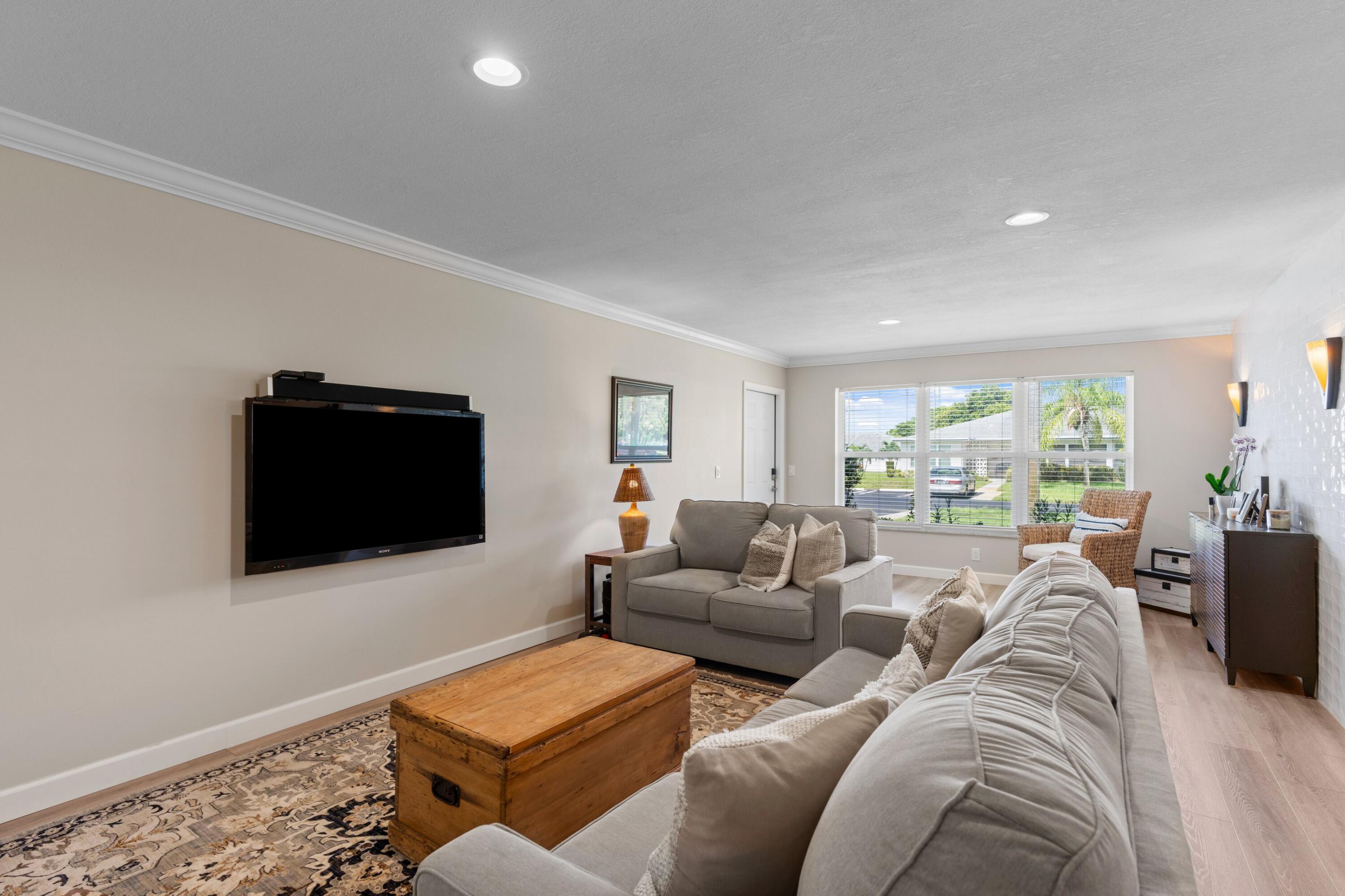 947 Circle Drive C Property Photo 6