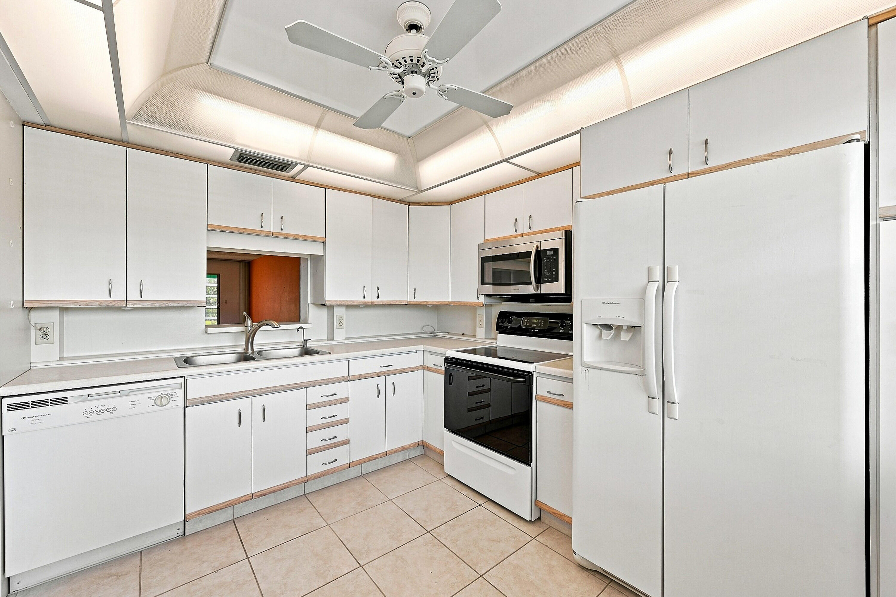 2901 Victoria Circle D2 Property Photo 2