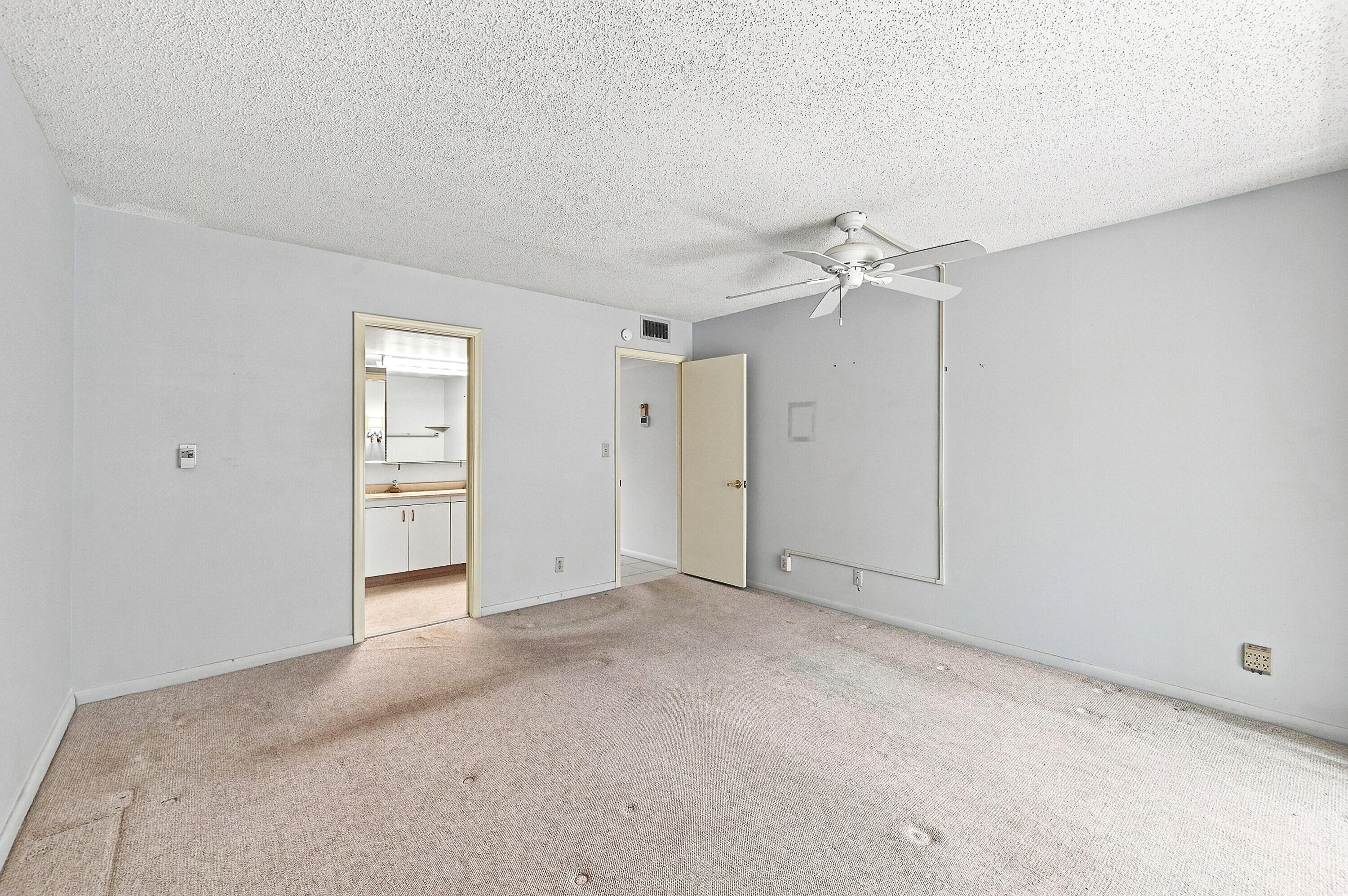 2901 Victoria Circle D2 Property Photo 6