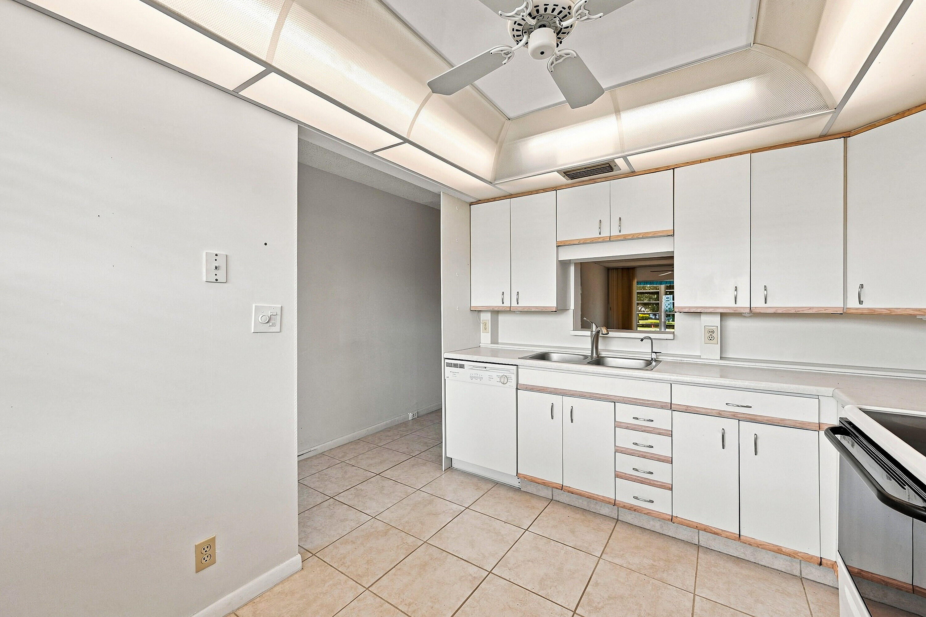 2901 Victoria Circle D2 Property Photo 13