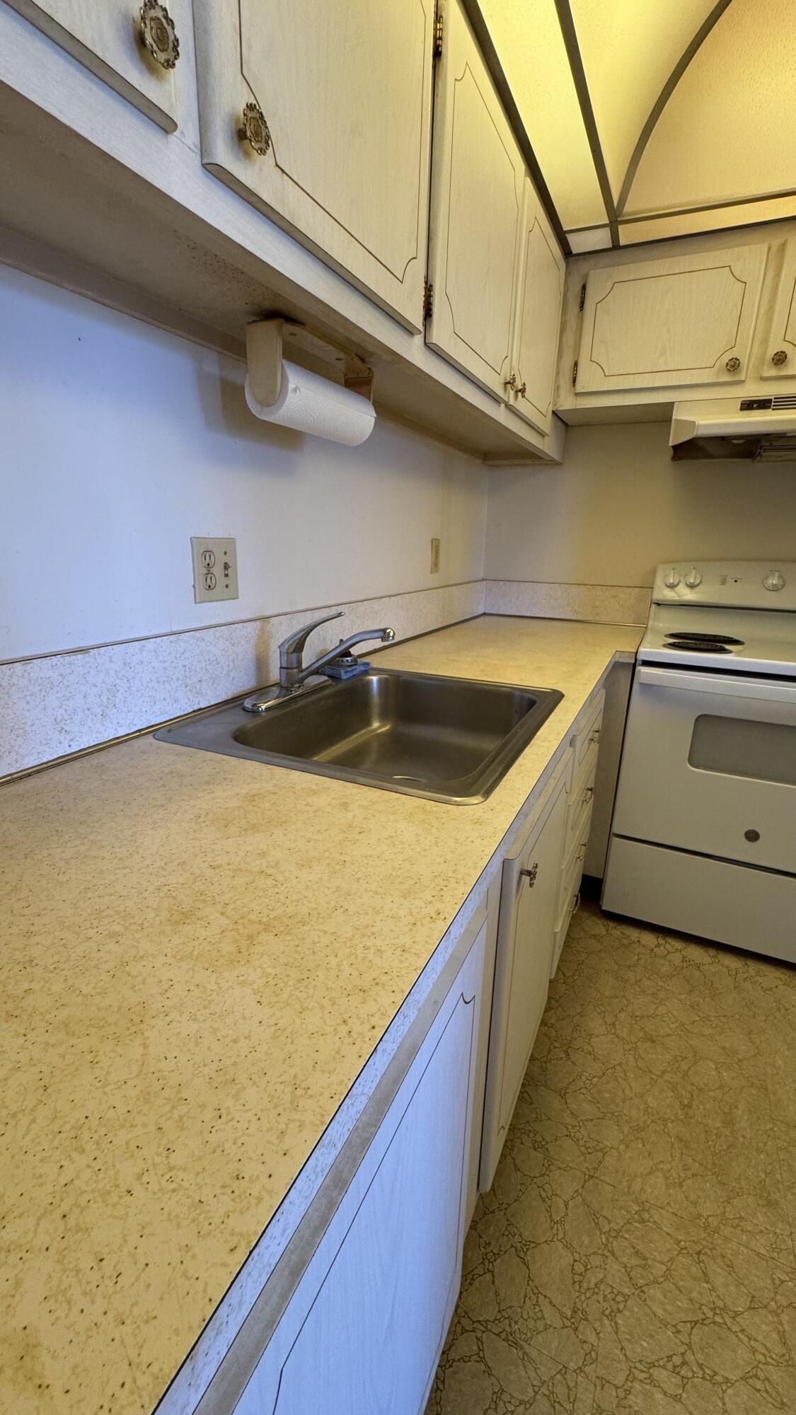 100 Village Green Circle E 314 Property Photo 4