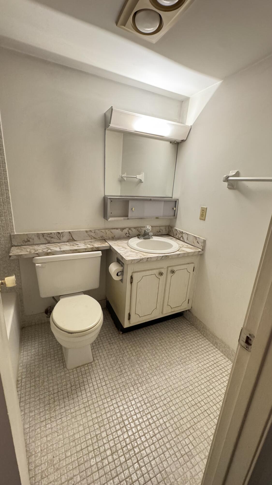 100 Village Green Circle E 314 Property Photo 8