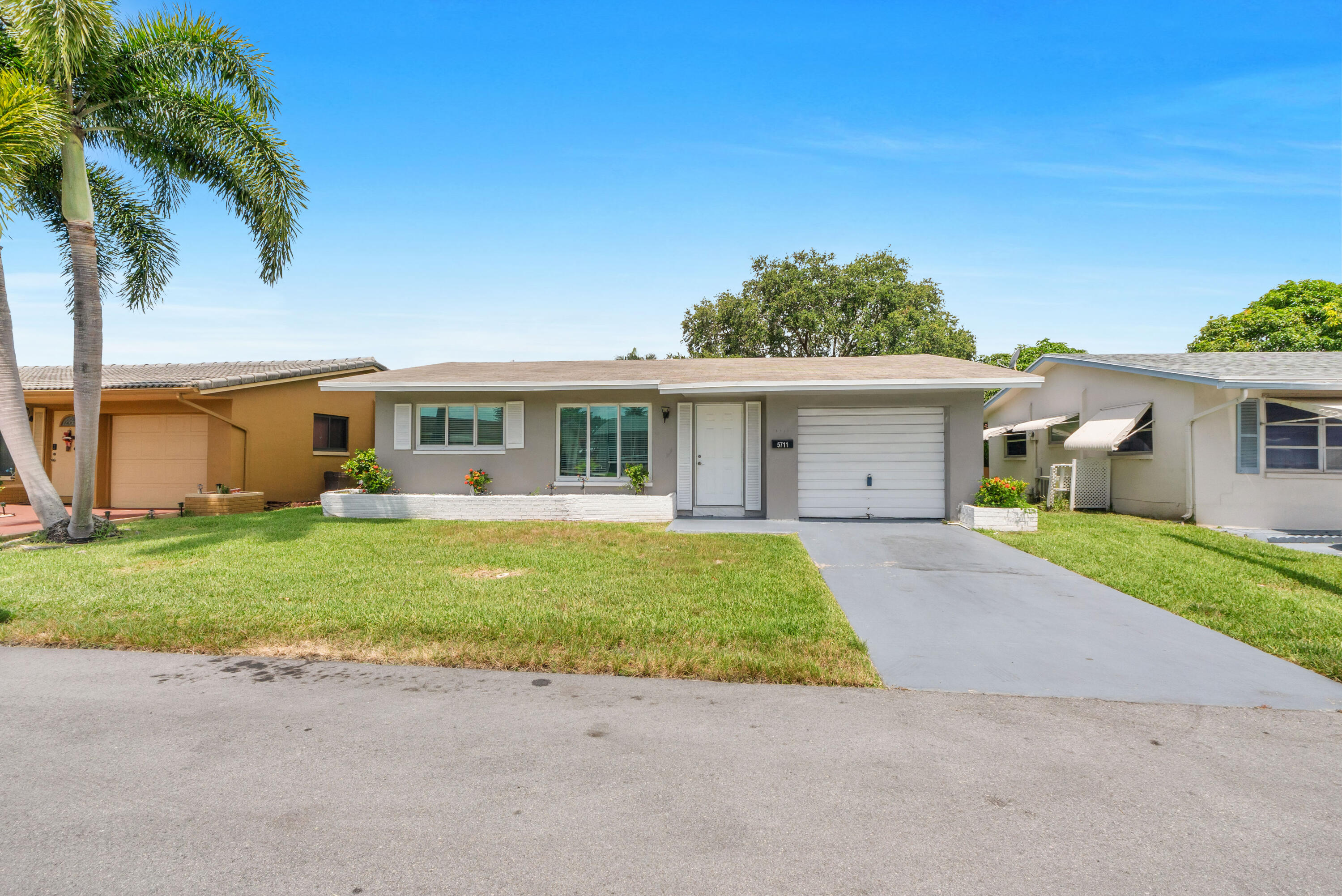5711 NW 65TH Way Property Photo 1
