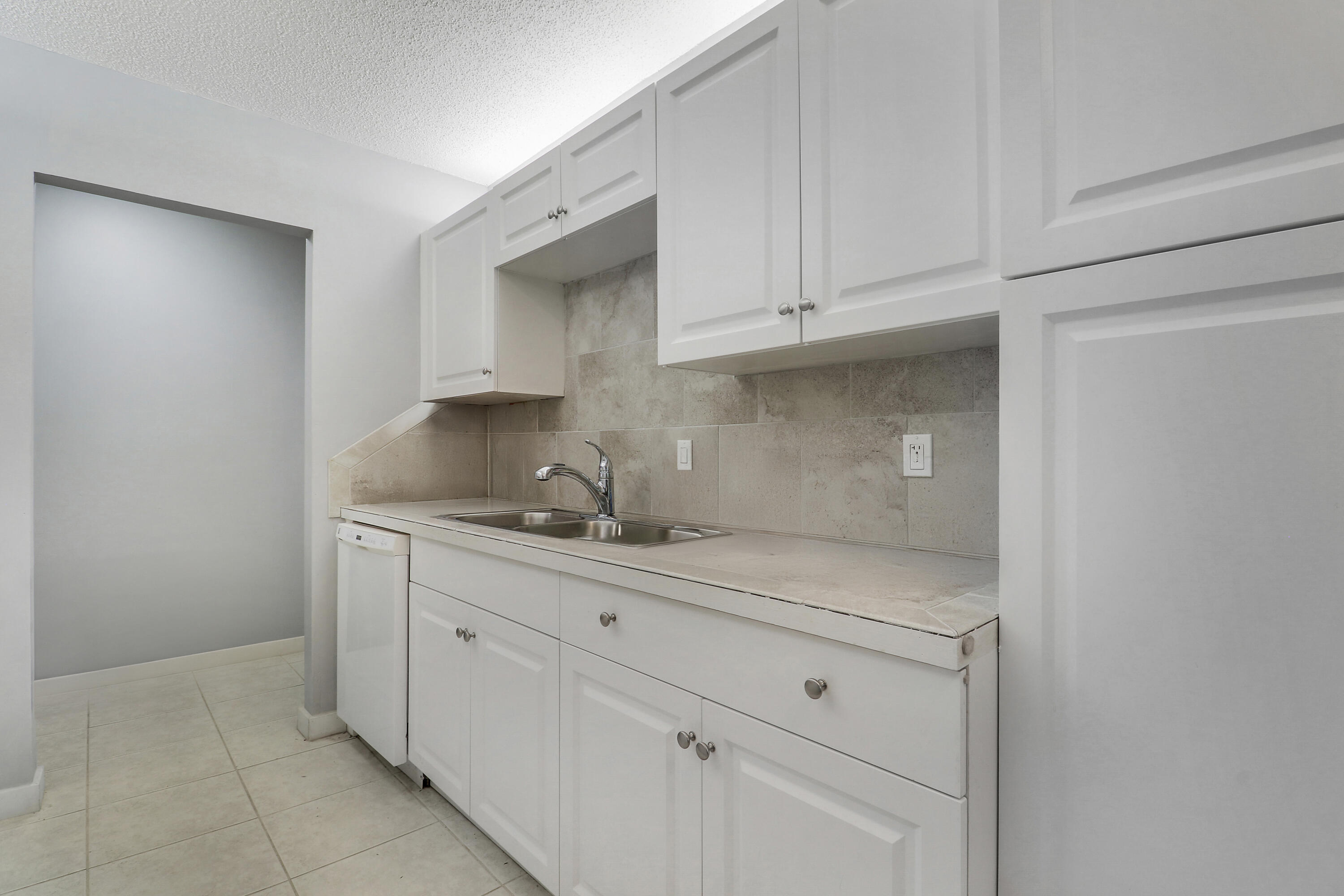 150 Pineview Road C4 Property Photo 8