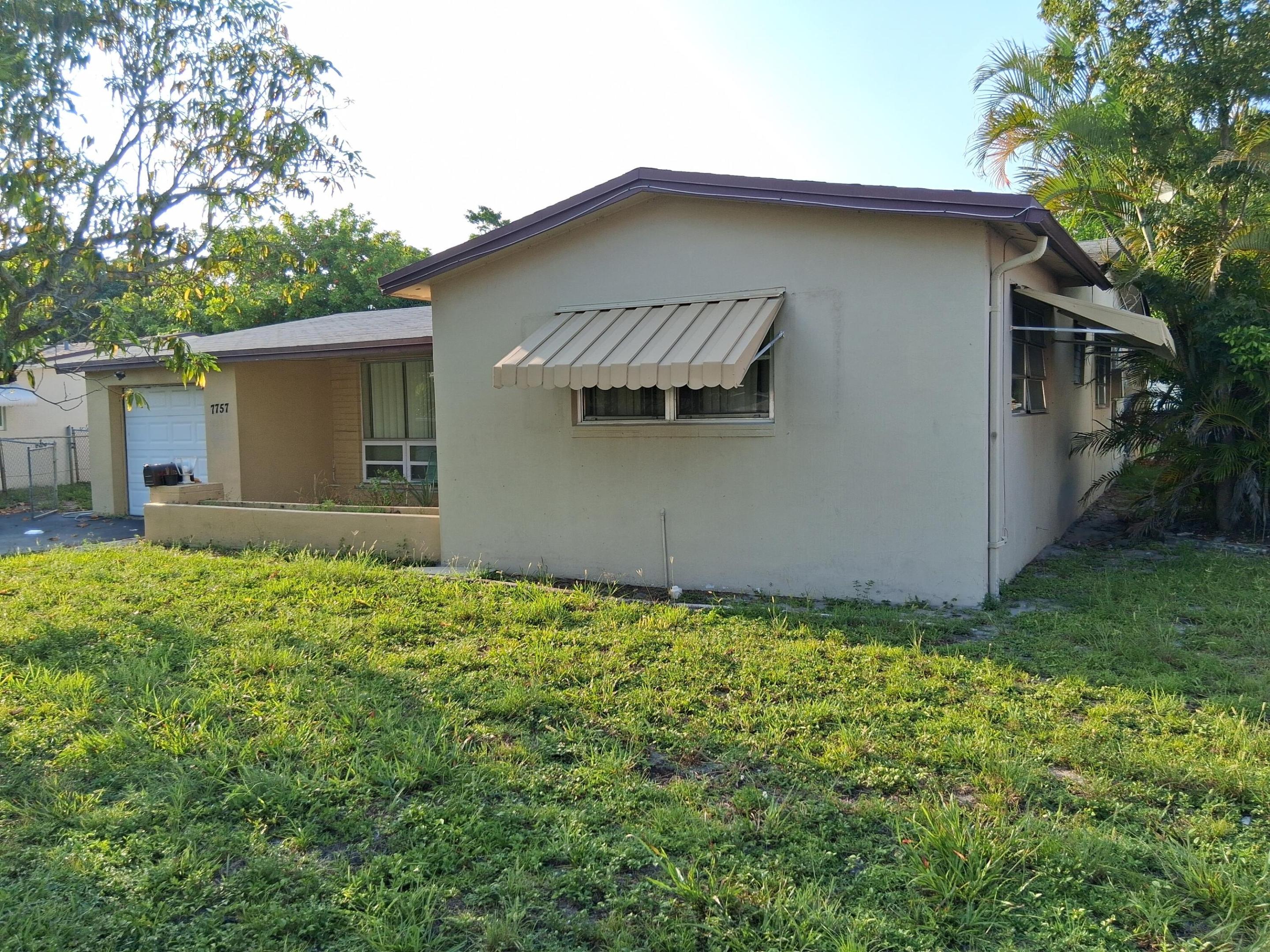 7757 SE EMBASSY Boulevard Property Photo 1