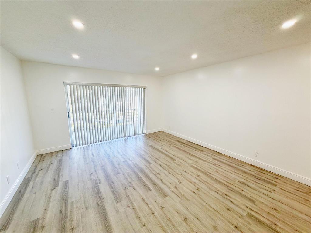 2710 Riverside Drive 201-a Property Photo 8