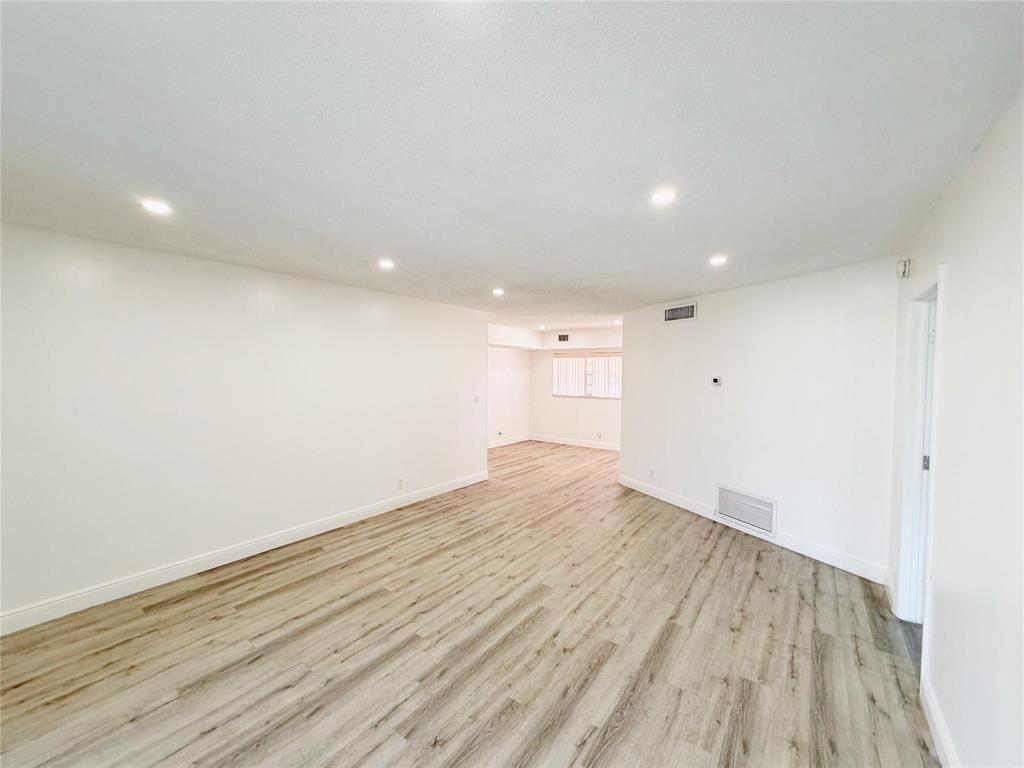 2710 Riverside Drive 201-a Property Photo 12