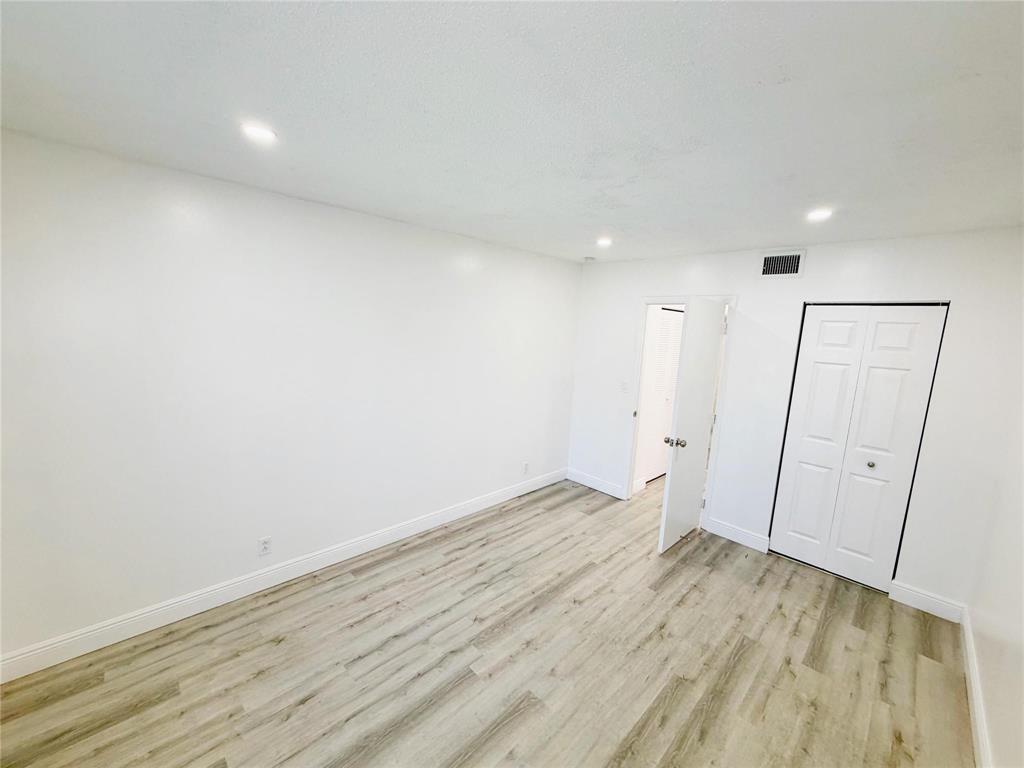 2710 Riverside Drive 201-a Property Photo 16
